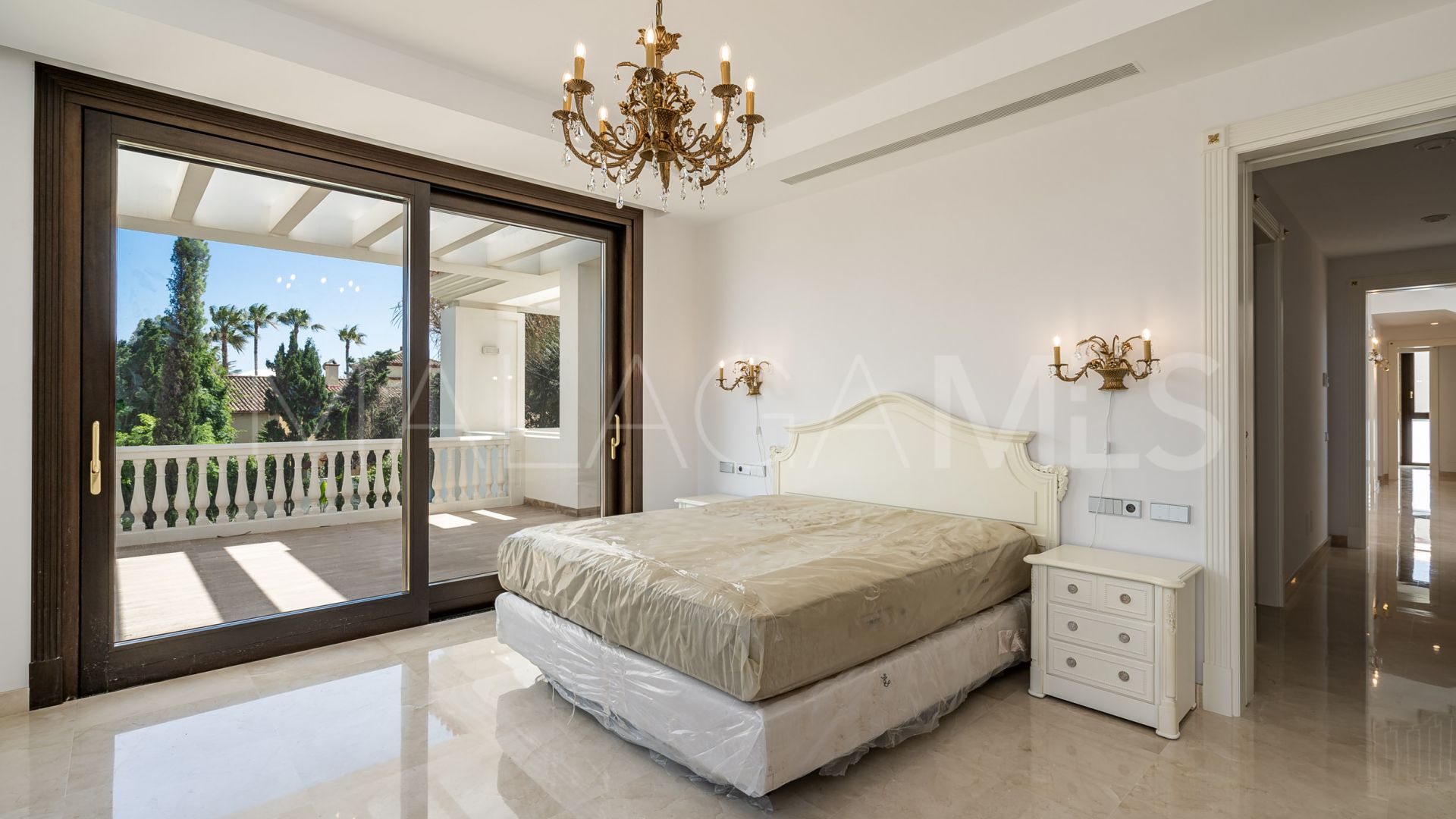 Buy Casasola 6 bedrooms villa