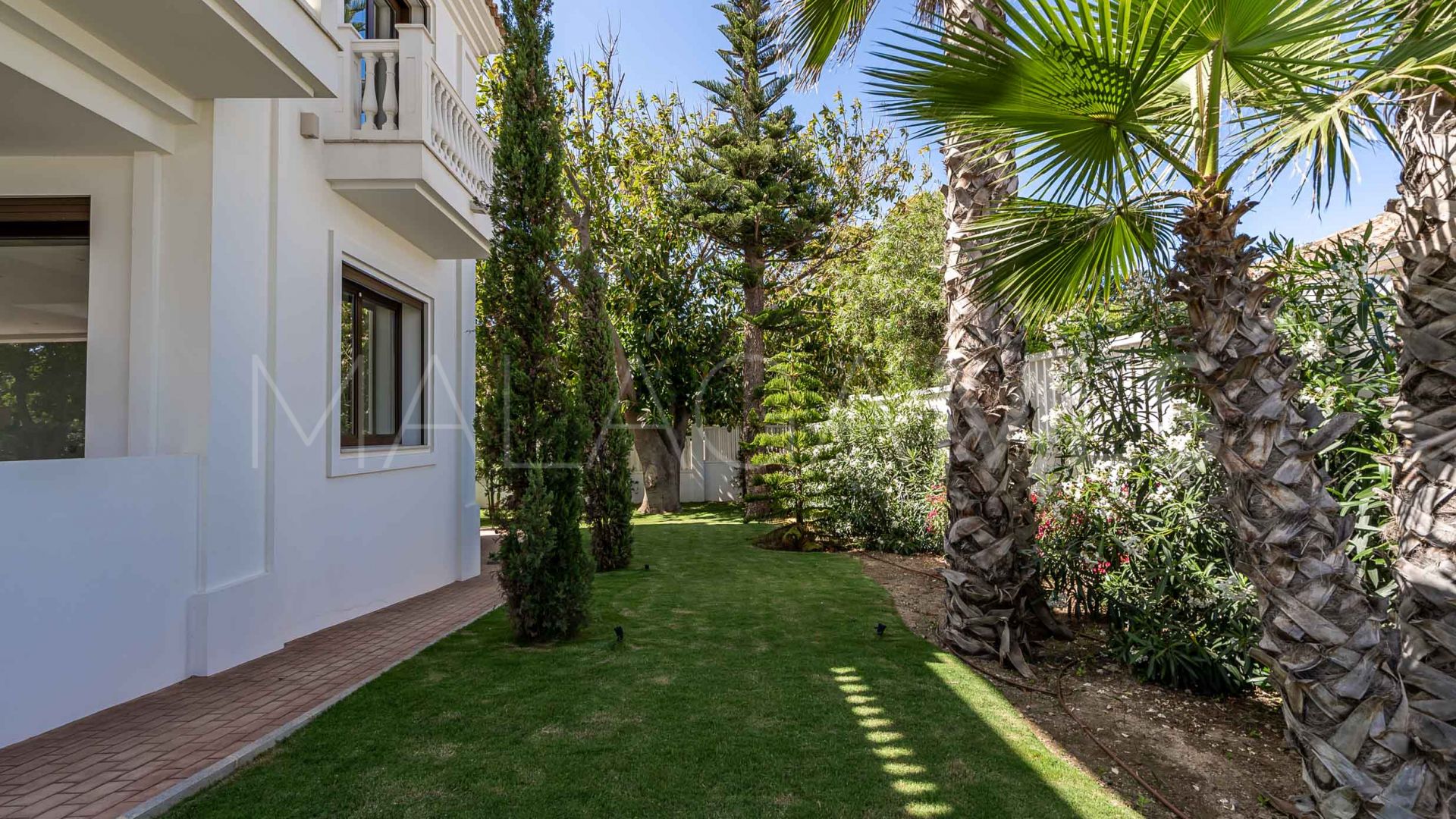 Buy Casasola 6 bedrooms villa