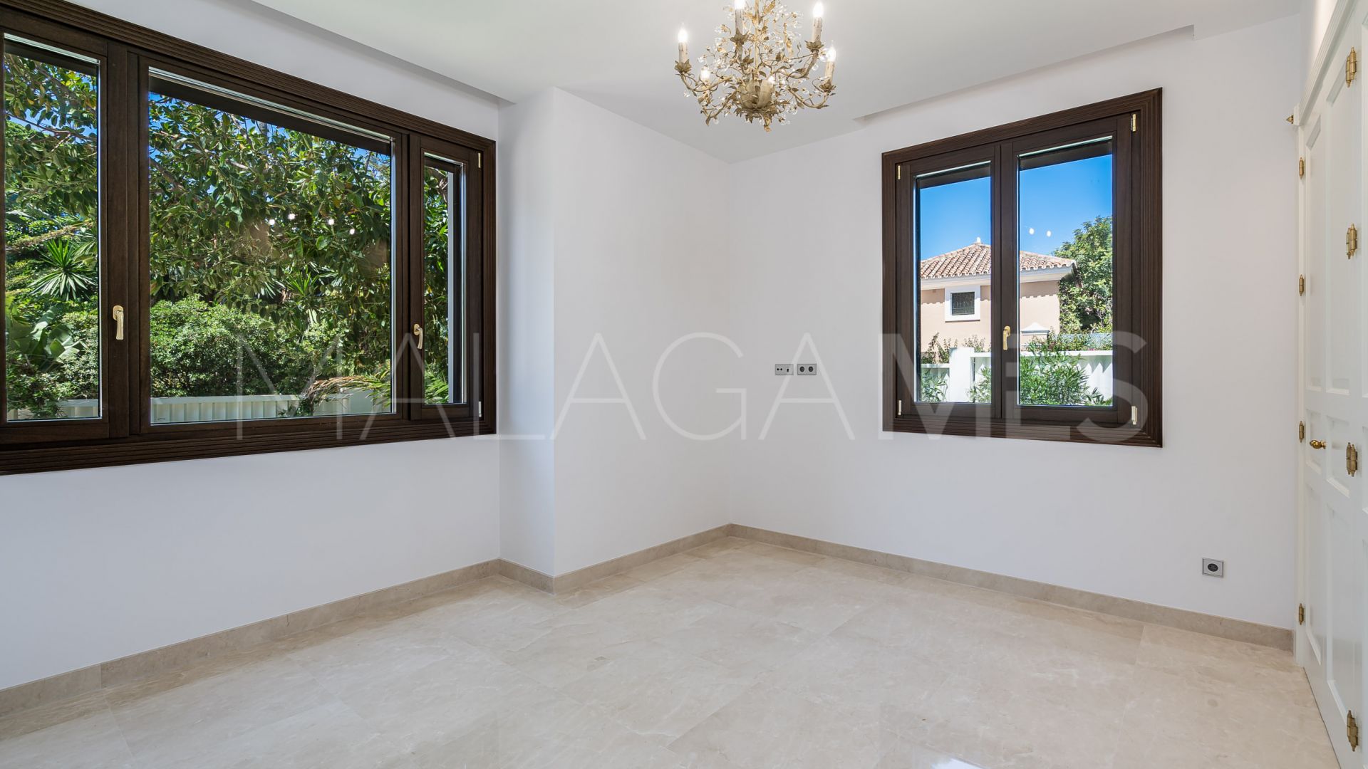 Buy Casasola 6 bedrooms villa