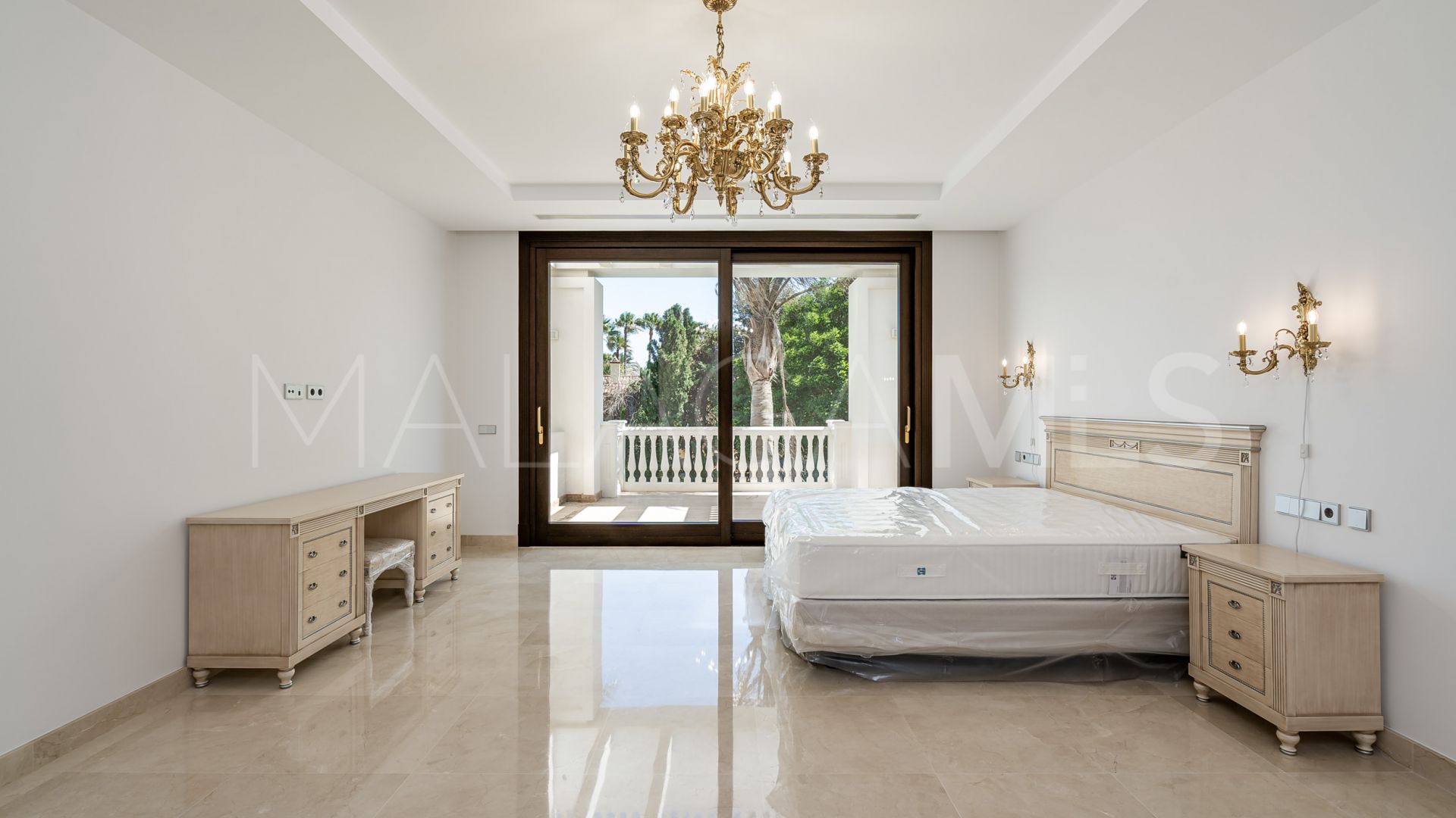 Buy Casasola 6 bedrooms villa