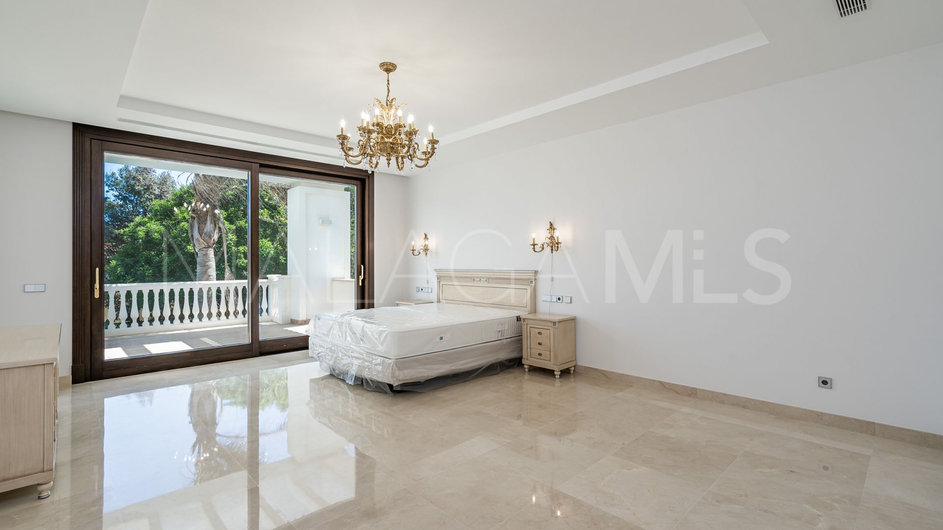 Buy Casasola 6 bedrooms villa