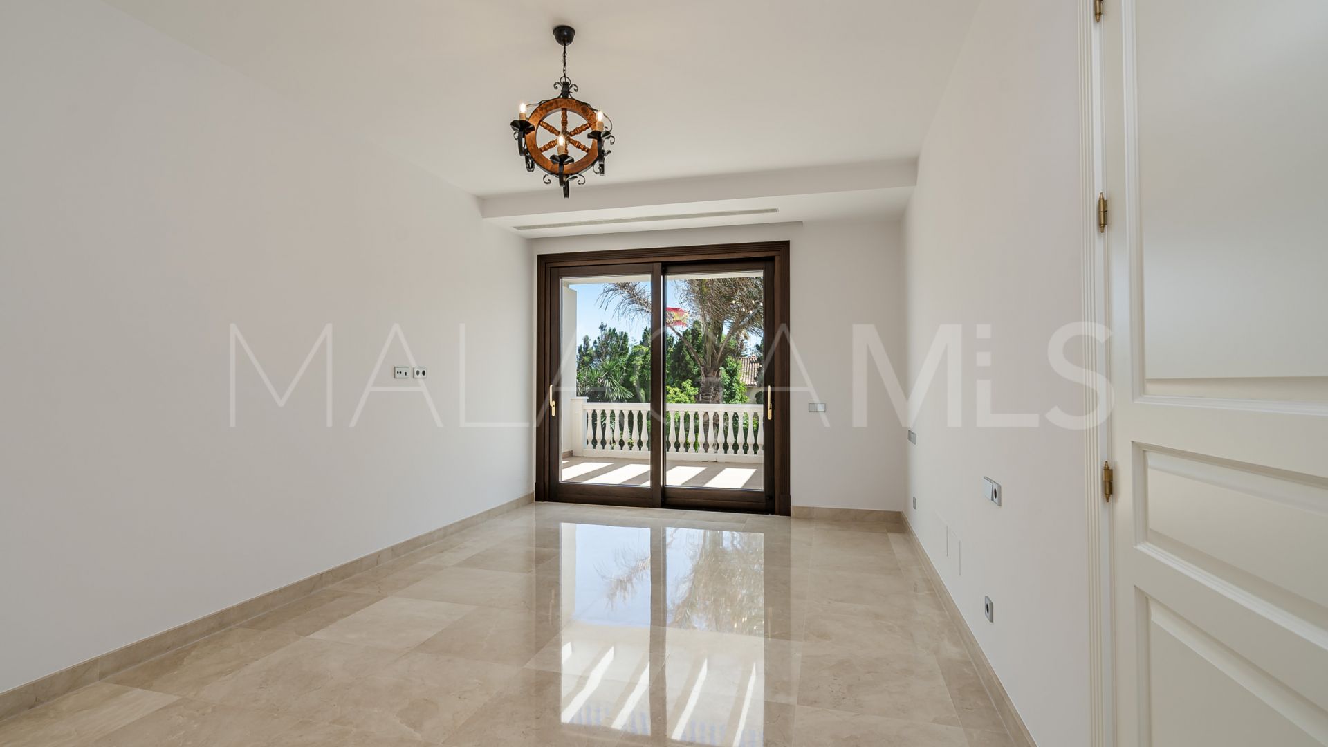 Buy Casasola 6 bedrooms villa