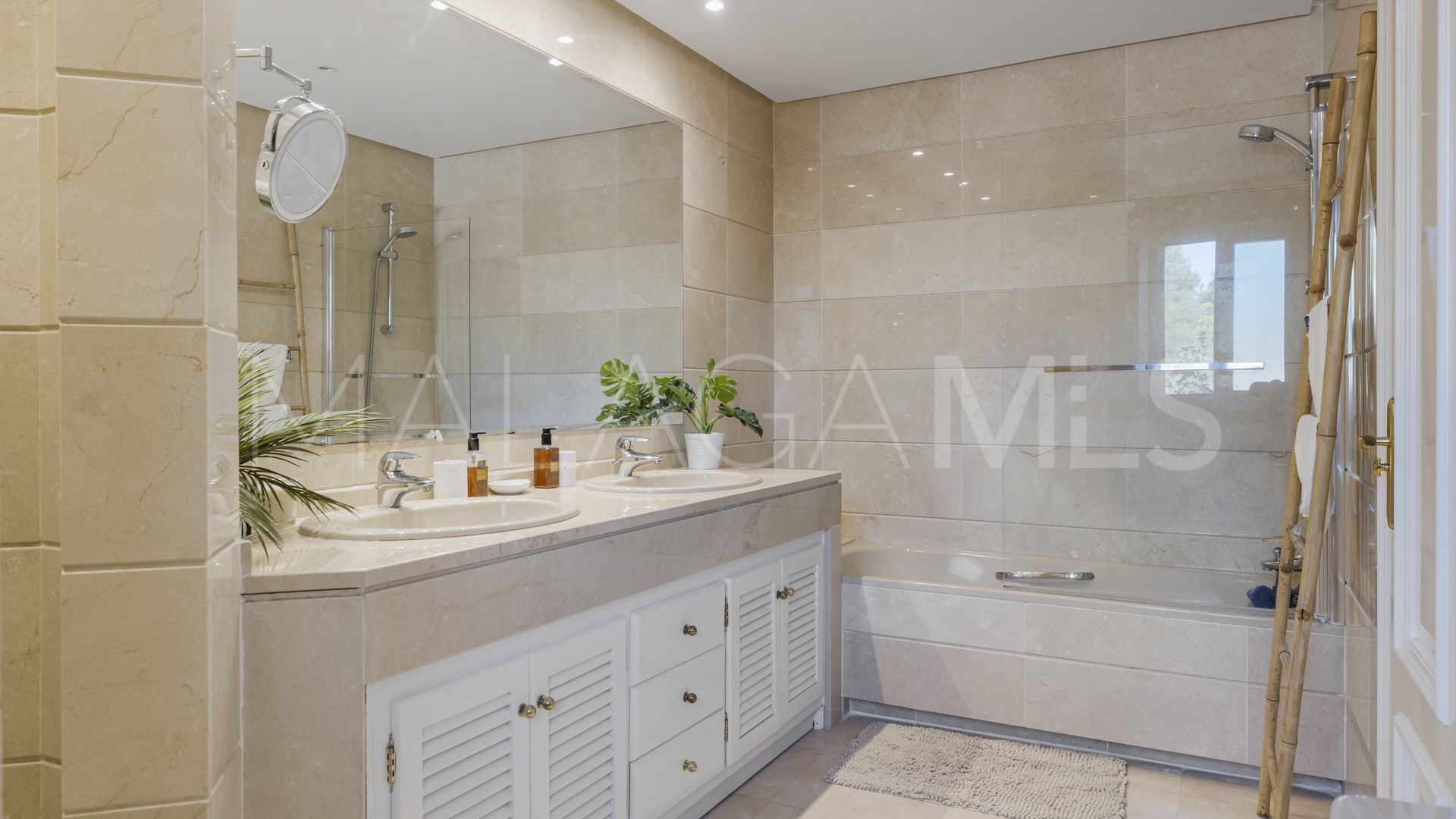Duplex penthouse for sale in Park Beach
