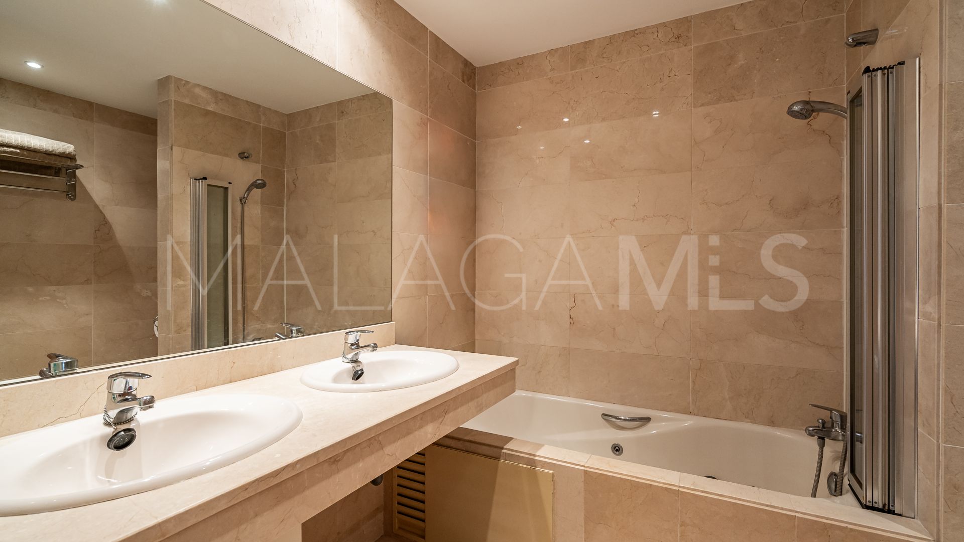Buy apartamento in Las Salinas with 3 bedrooms