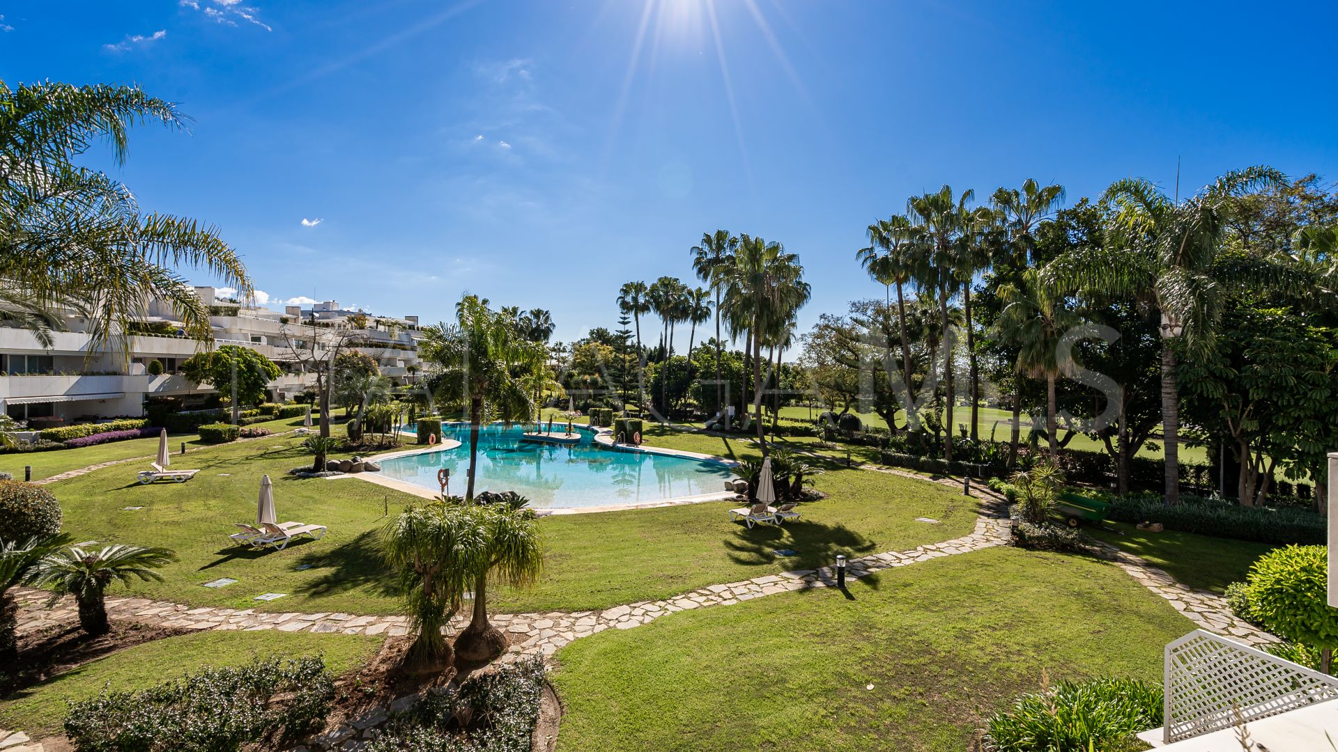 Lägenhet for sale in Nueva Andalucia