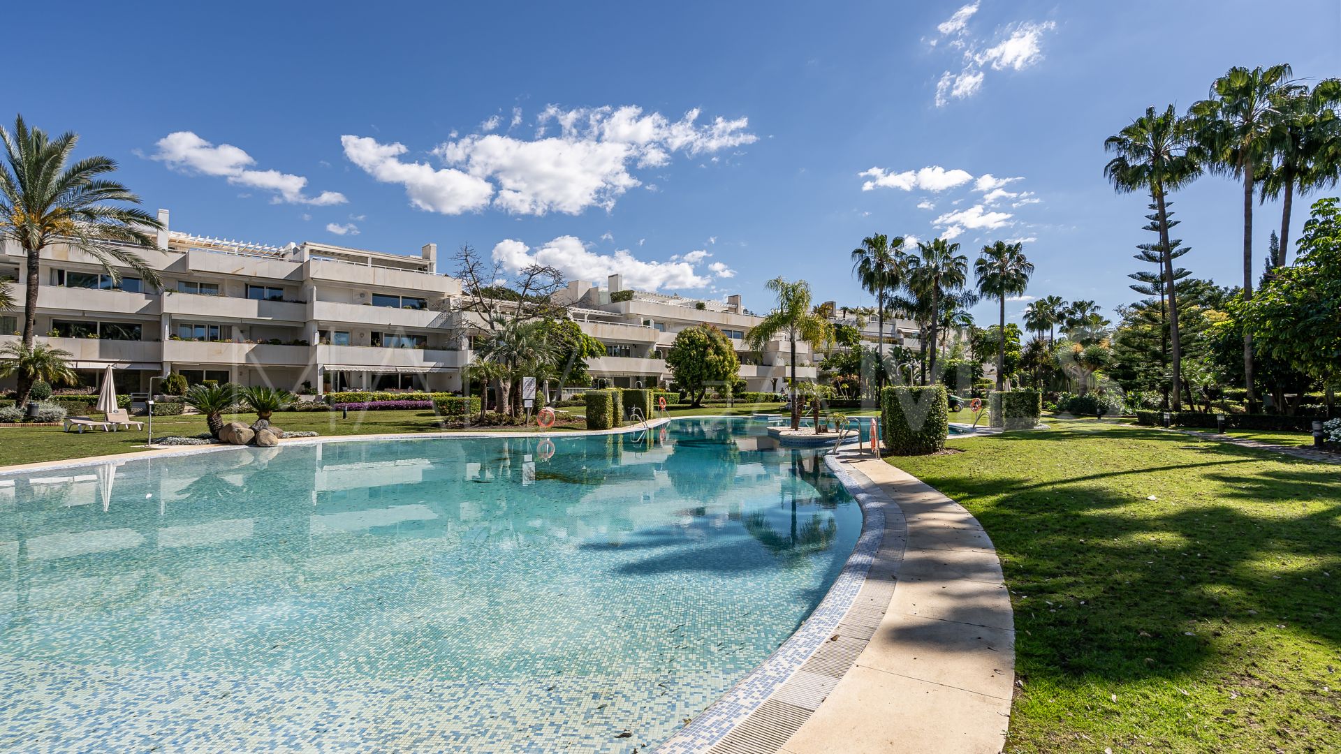 Lägenhet for sale in Nueva Andalucia