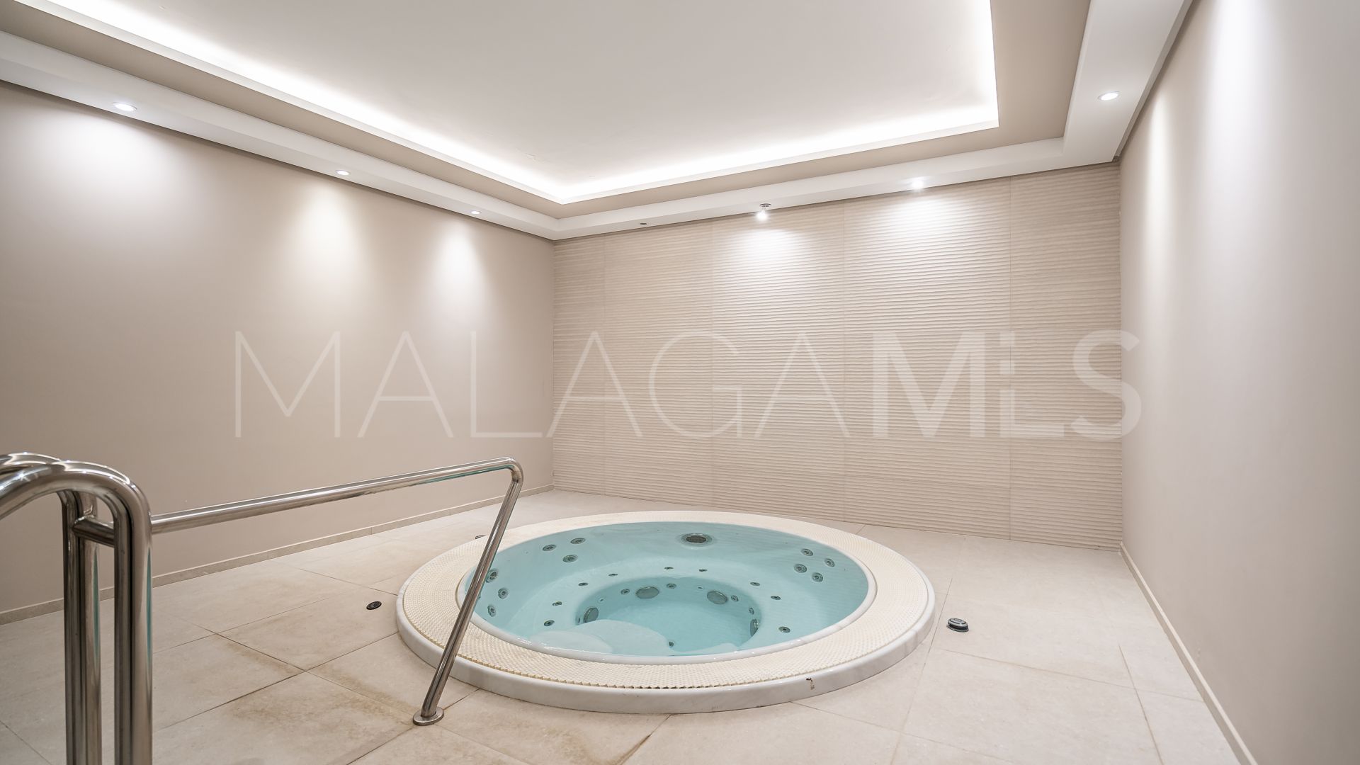 Lägenhet for sale in Nueva Andalucia