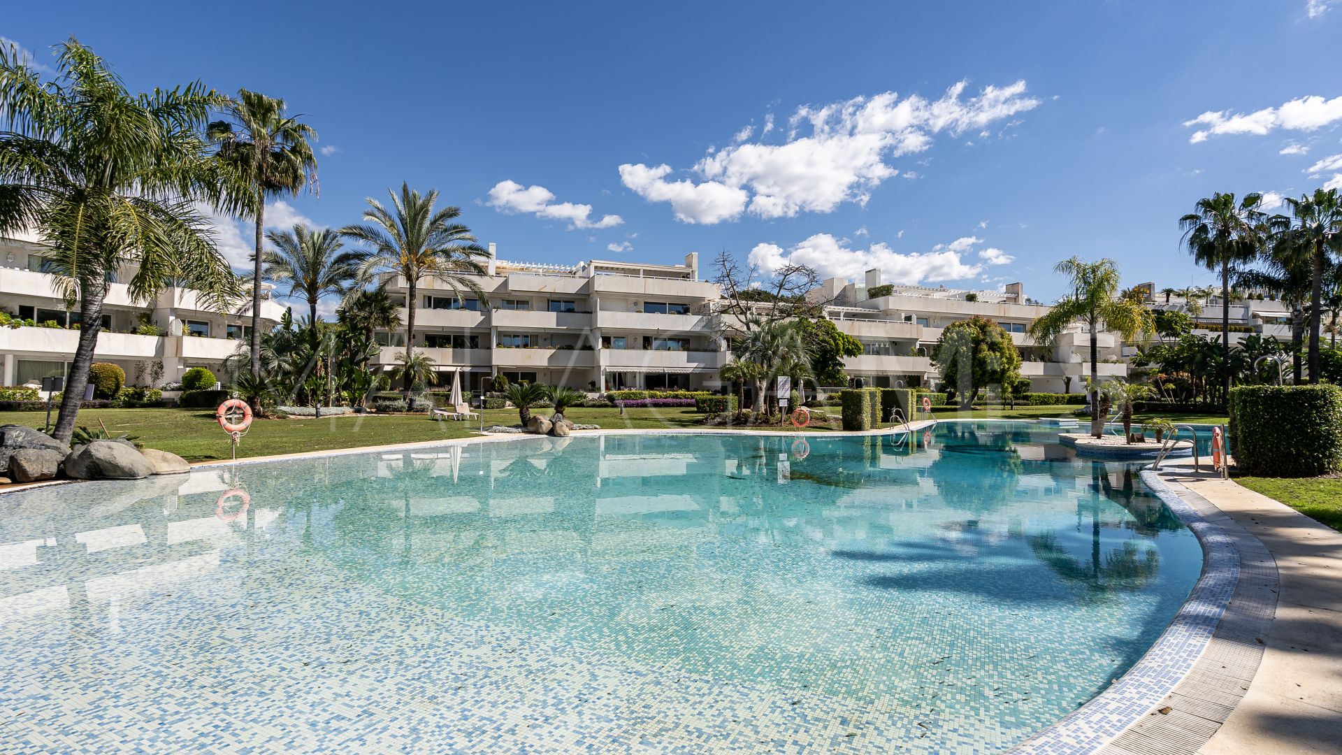 Lägenhet for sale in Nueva Andalucia