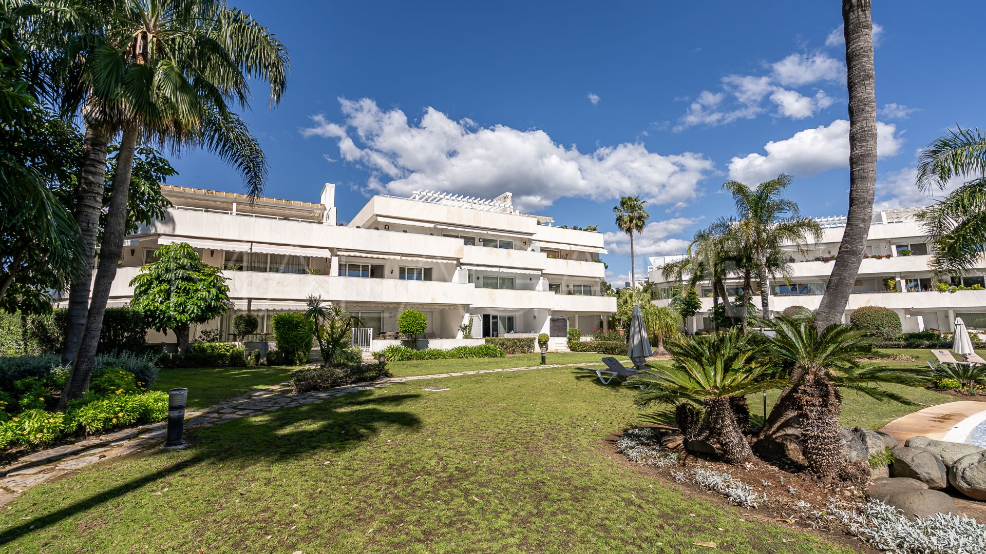 Lägenhet for sale in Nueva Andalucia