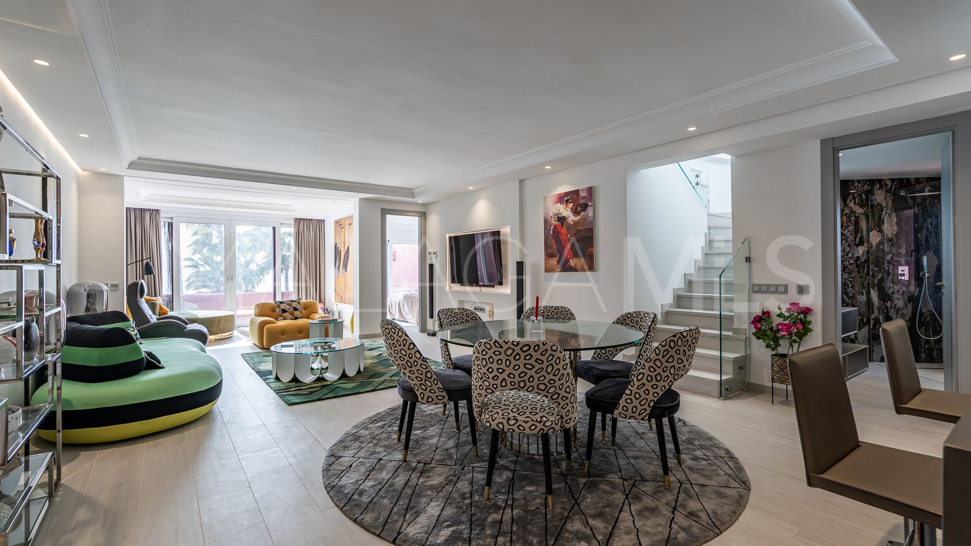 Zweistöckiges penthouse for sale in Menara Beach