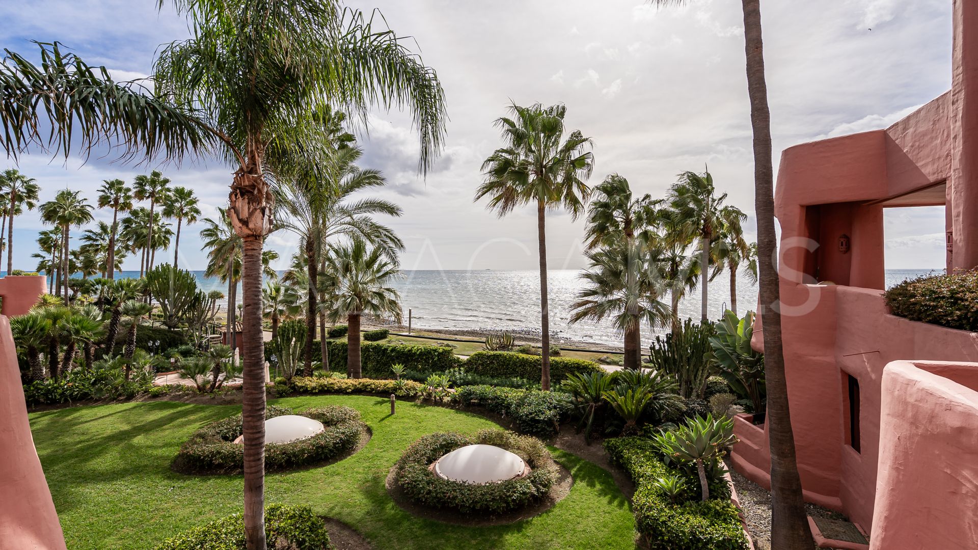 Zweistöckiges penthouse for sale in Menara Beach