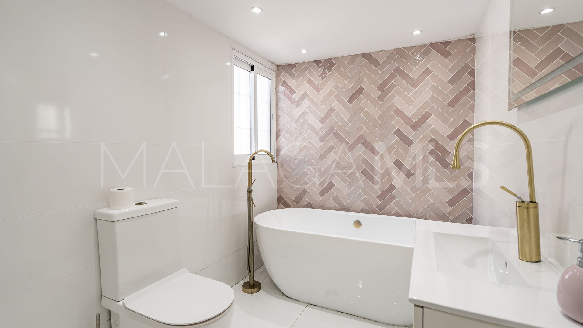 Villa for sale in El Campanario with 5 bedrooms