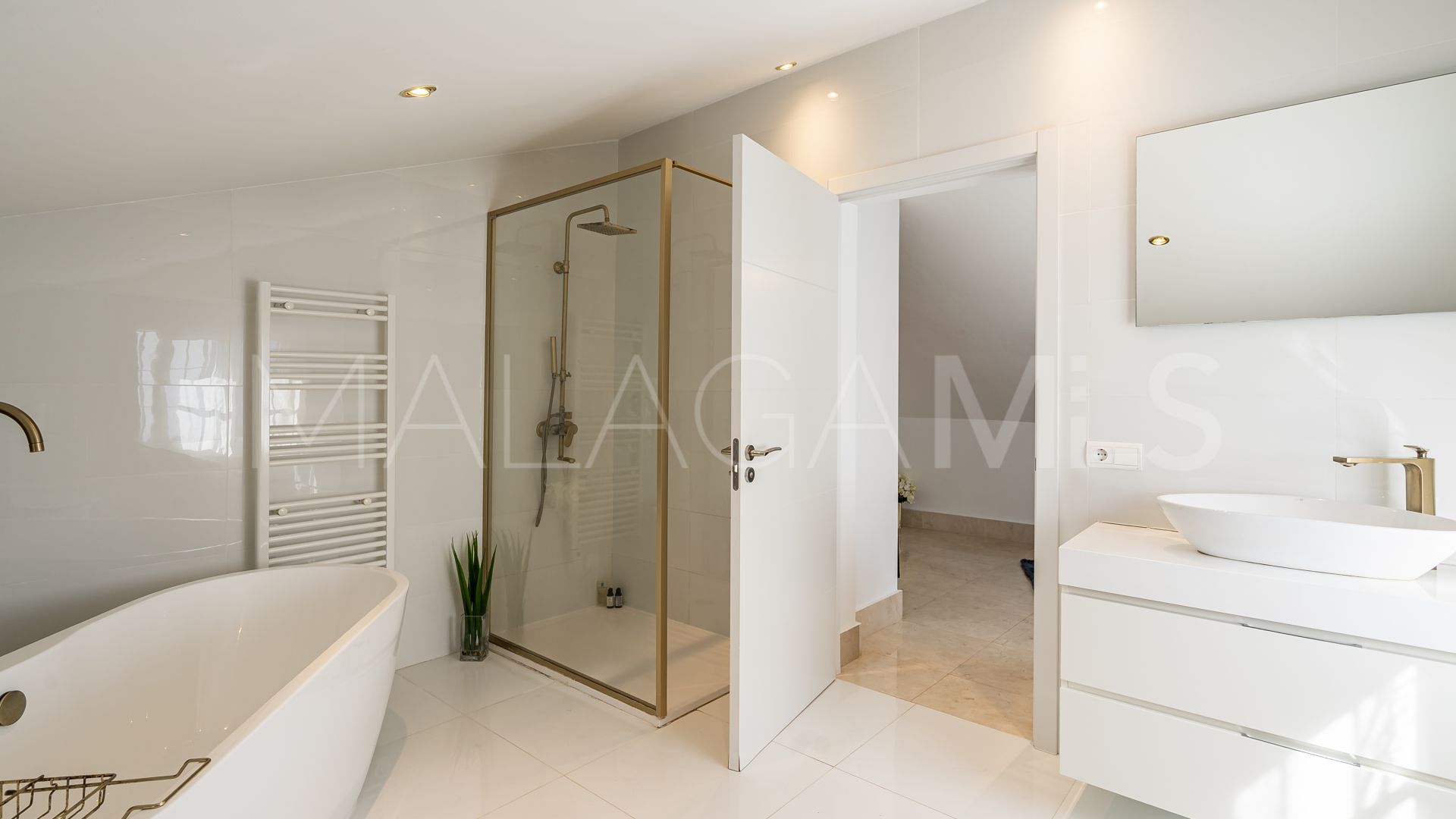 Villa for sale in El Campanario with 5 bedrooms