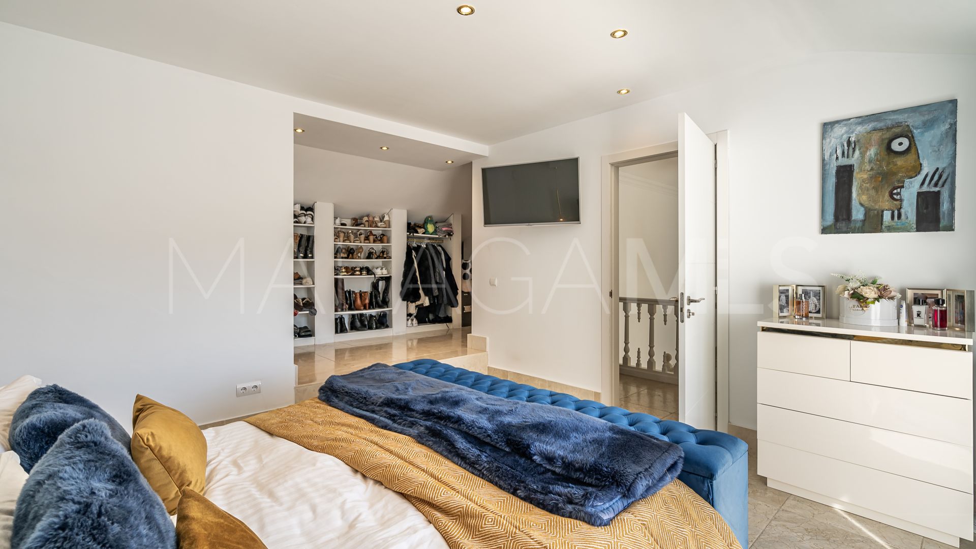 Villa for sale in El Campanario with 5 bedrooms