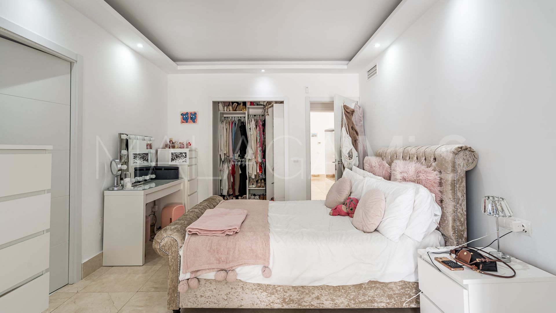 Villa for sale in El Campanario with 5 bedrooms