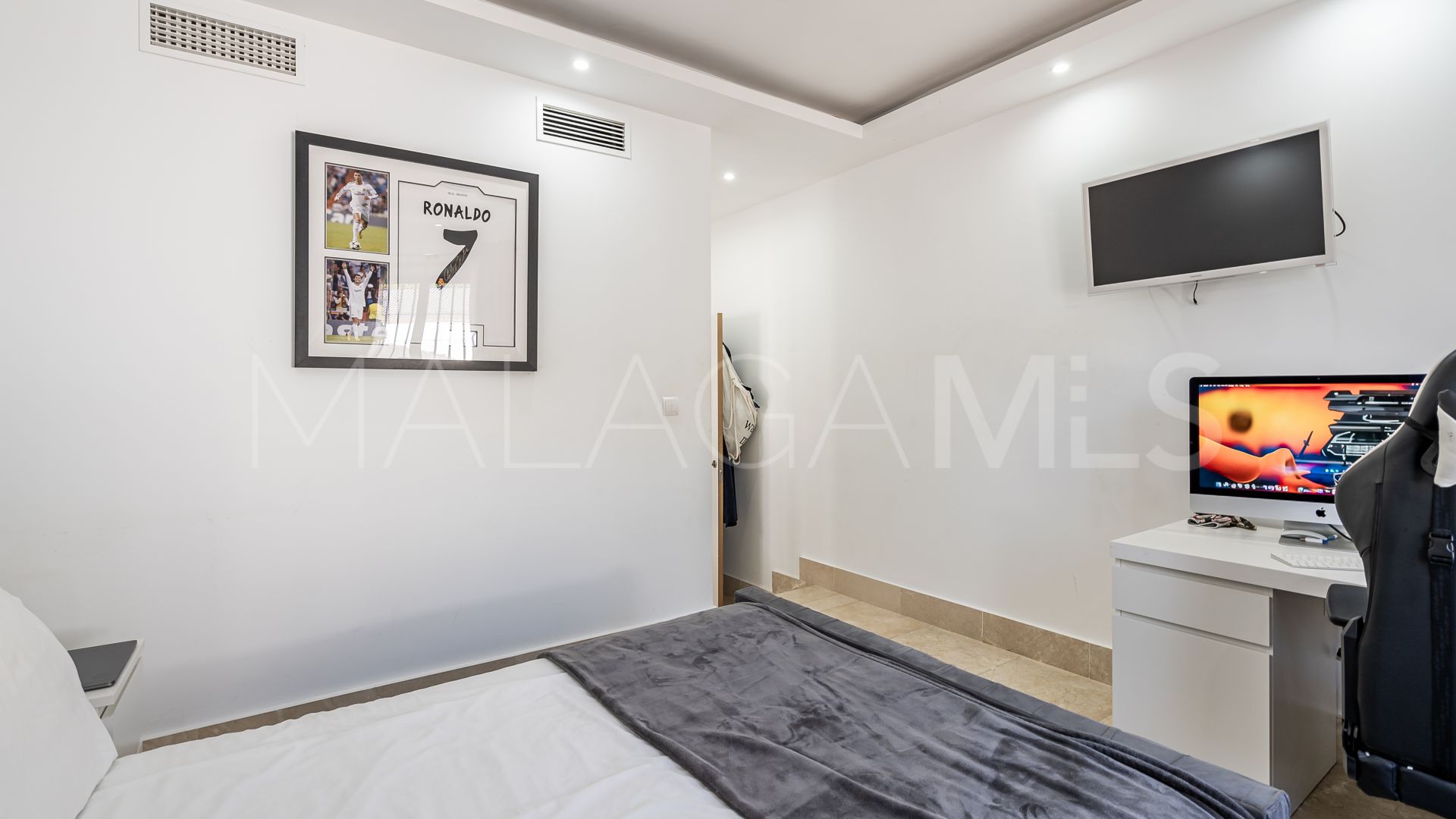 Villa for sale in El Campanario with 5 bedrooms
