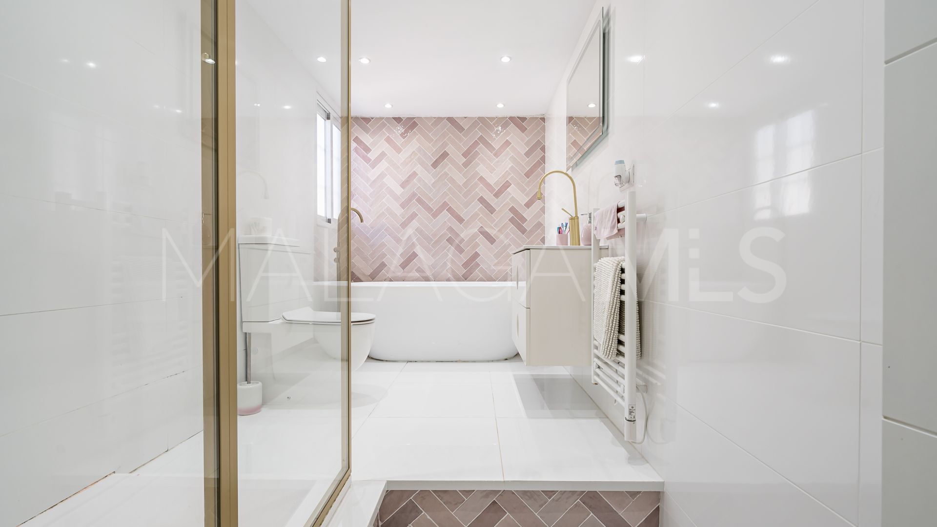 Villa for sale in El Campanario with 5 bedrooms