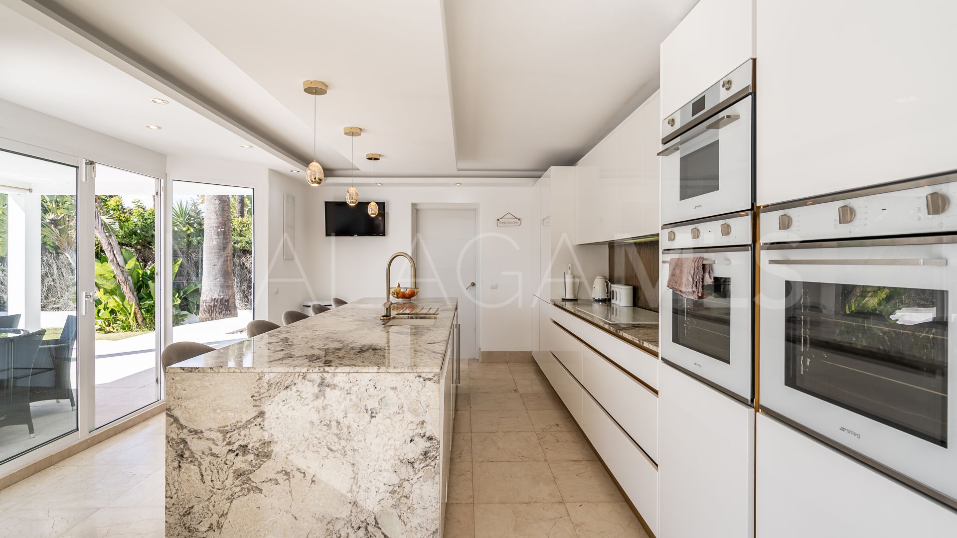 Villa for sale in El Campanario with 5 bedrooms