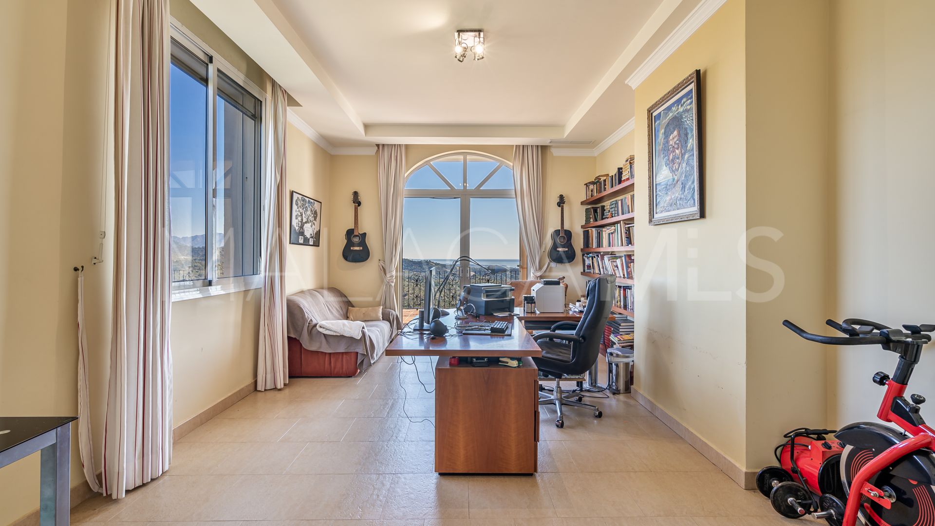 Villa for sale in Forest Hills