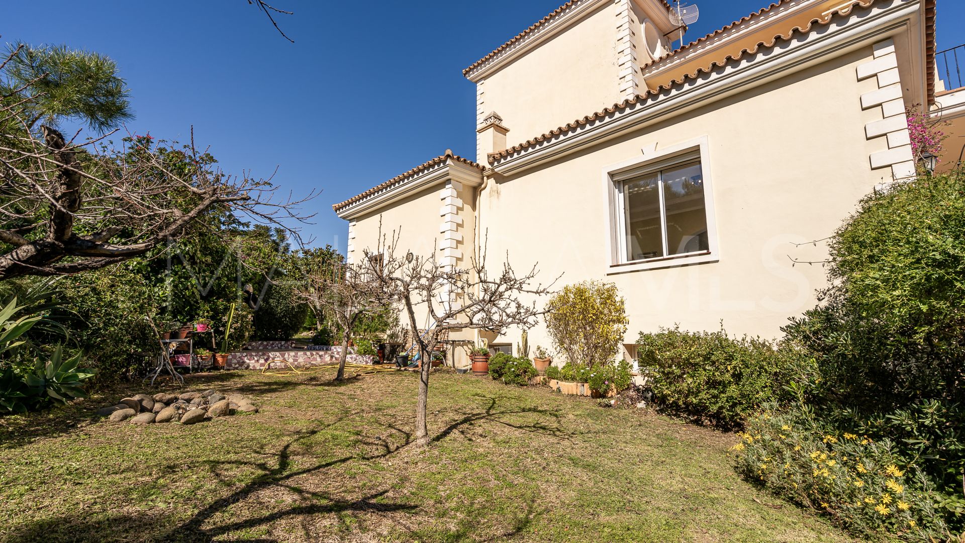 Villa for sale in Forest Hills