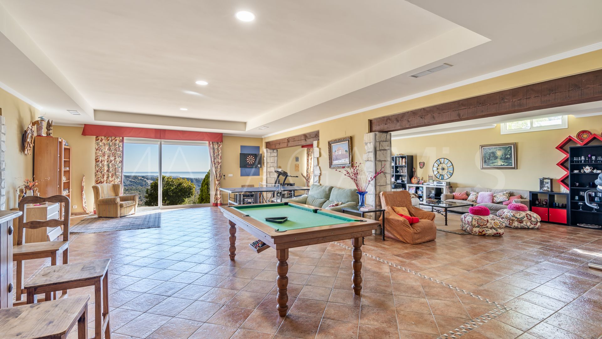 Villa for sale in Forest Hills