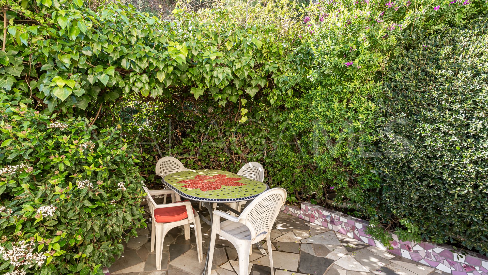 Villa for sale in Forest Hills