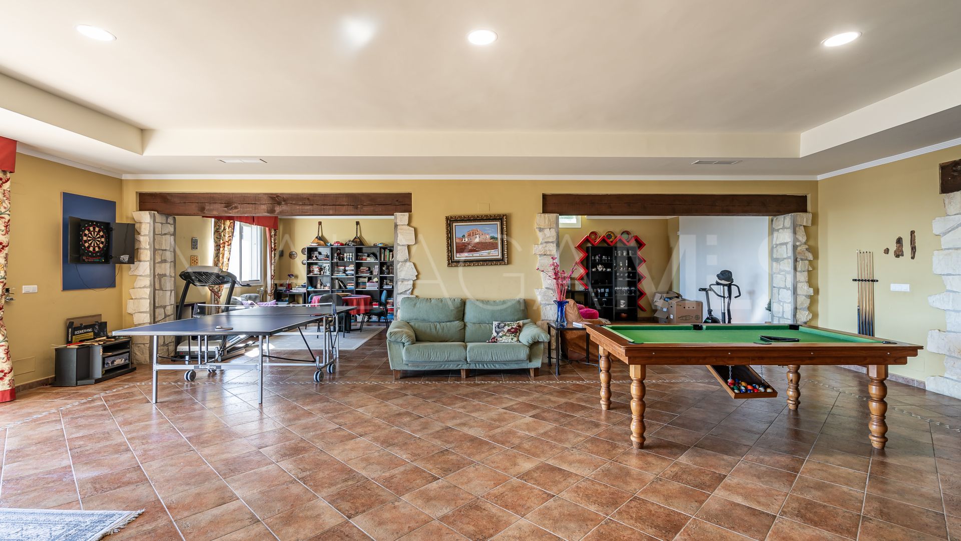 Villa for sale in Forest Hills