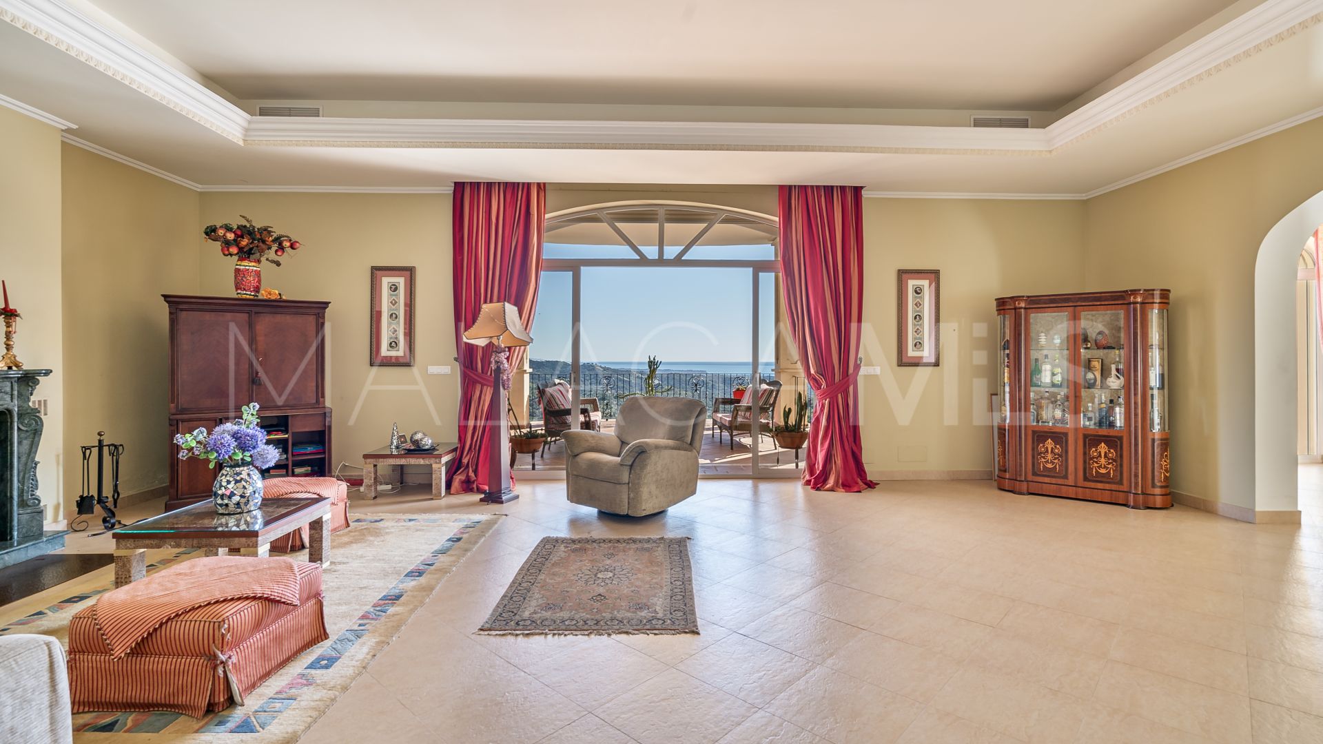Villa for sale in Forest Hills