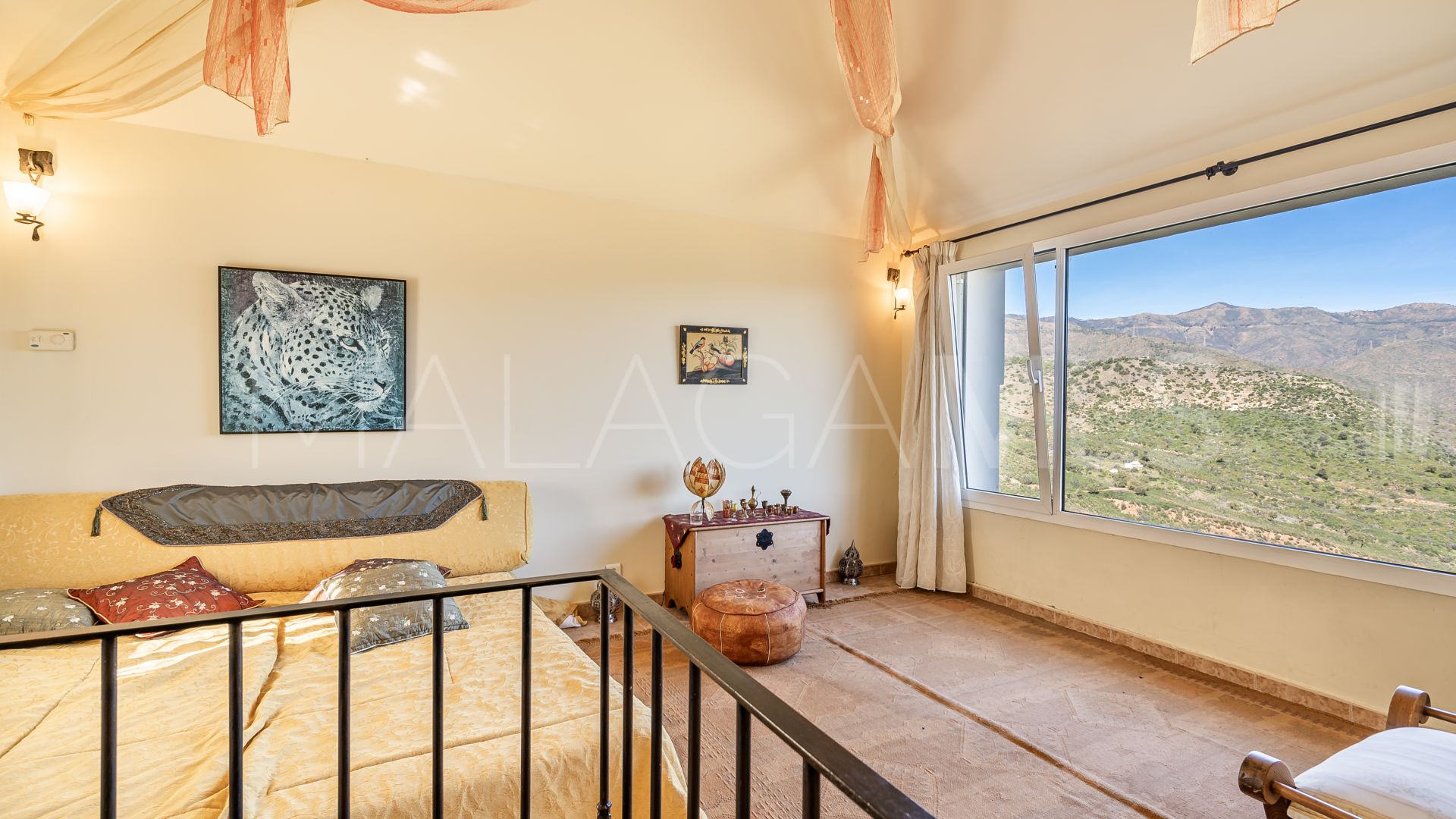 Villa for sale in Forest Hills