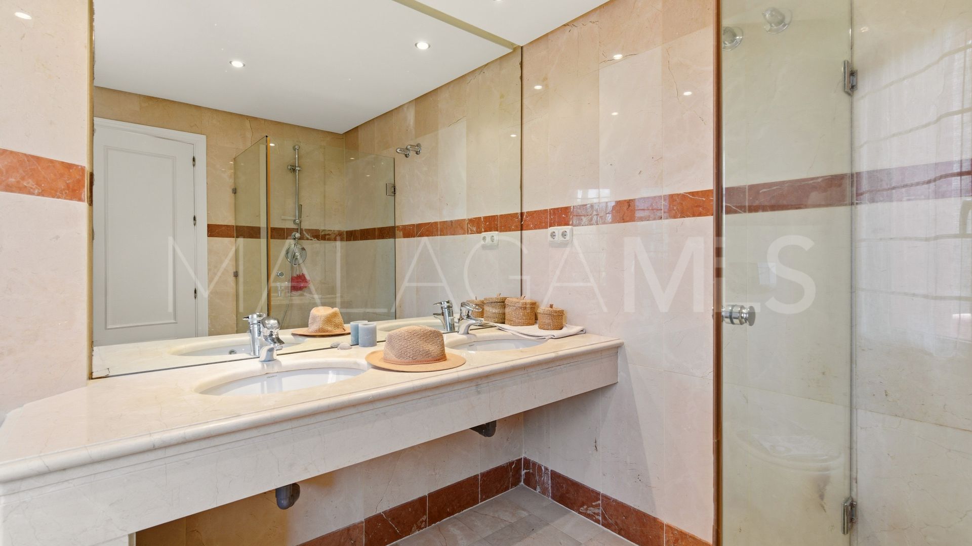 Zweistöckiges penthouse for sale in Menara Beach