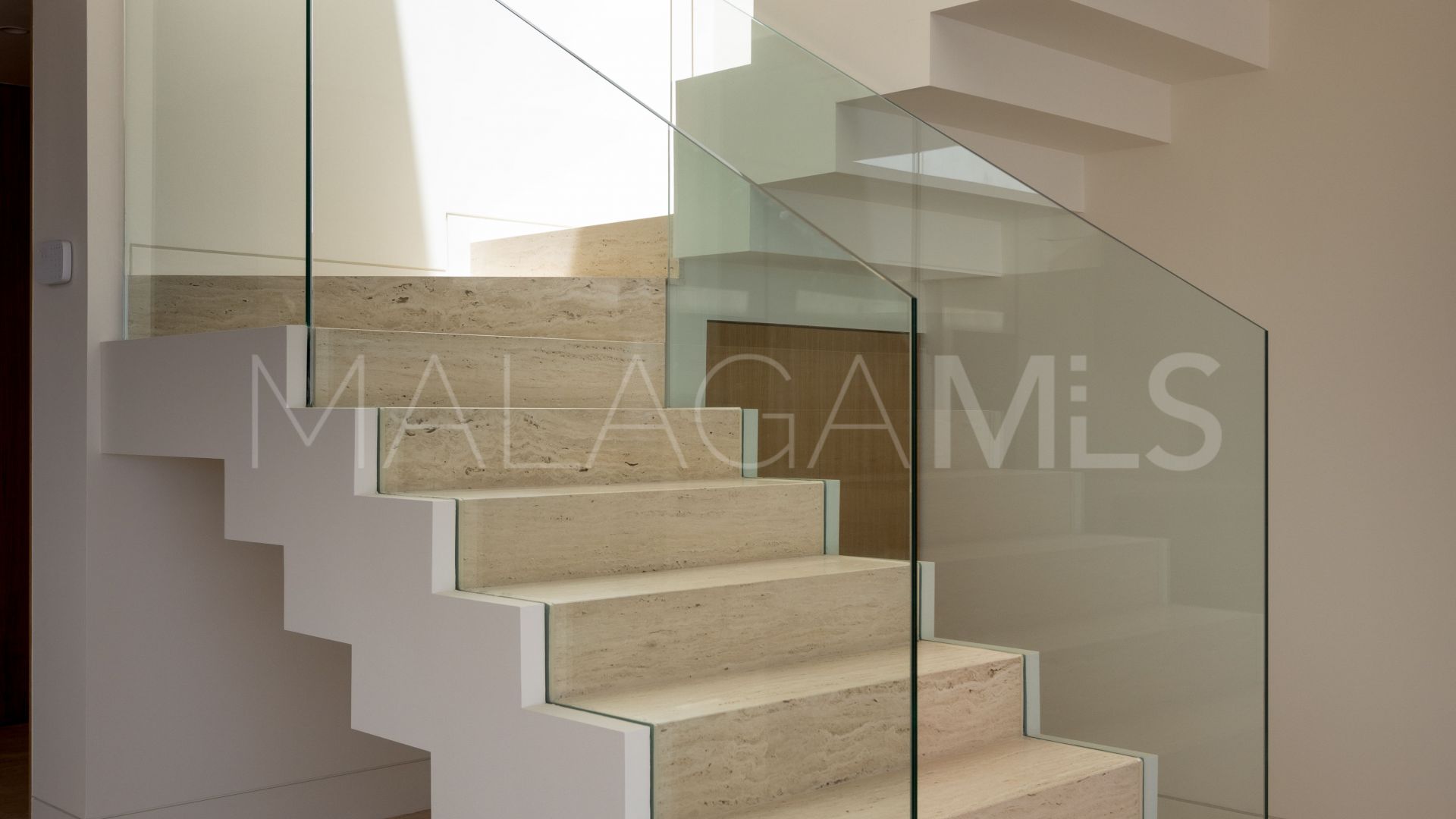 Ático for sale de 3 bedrooms in Estepona Puerto