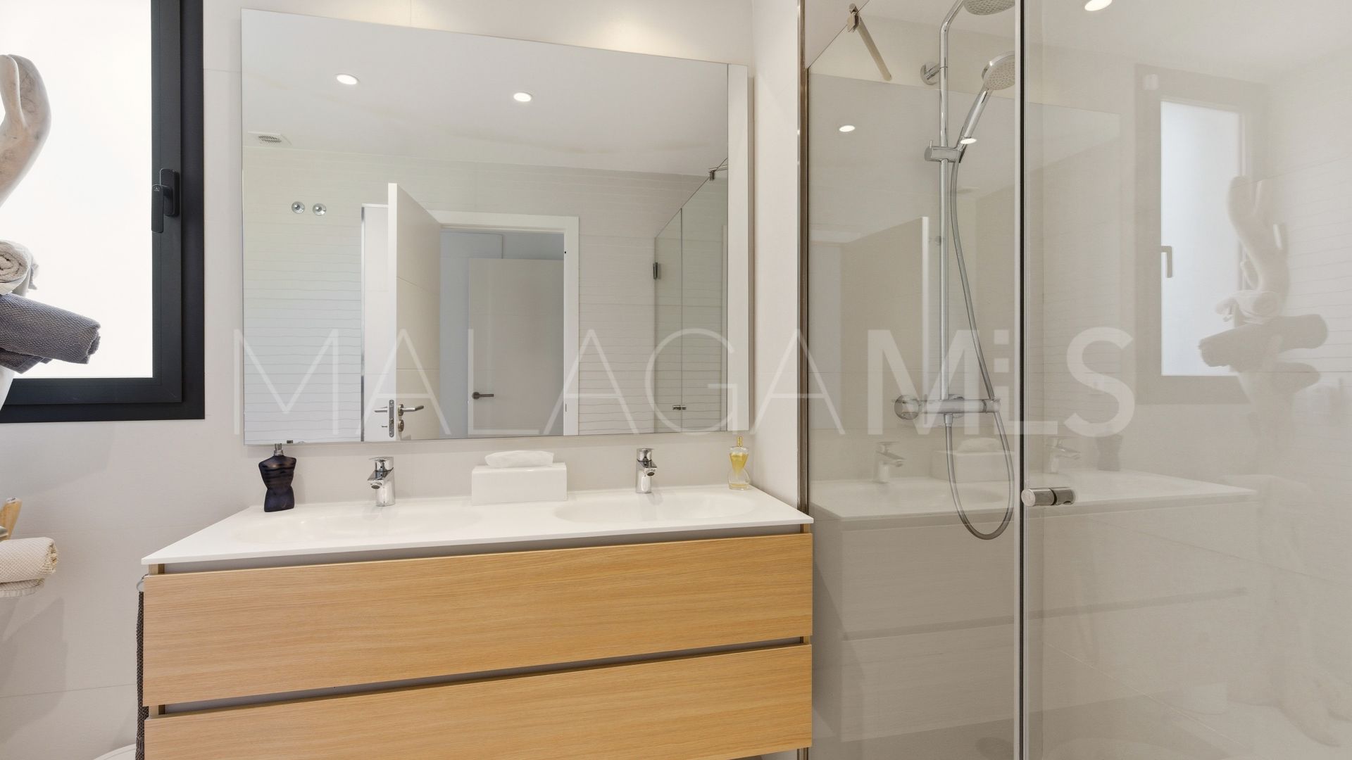Buy apartamento planta baja in Las Terrazas de Atalaya with 2 bedrooms