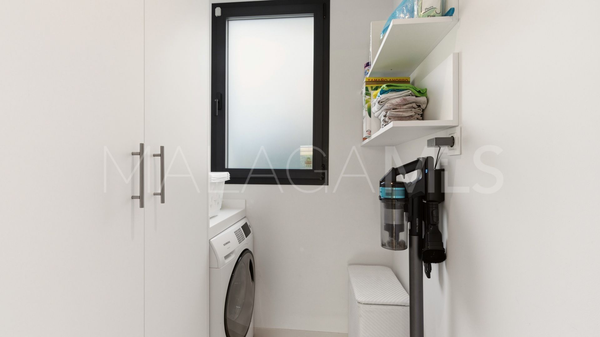 Buy apartamento planta baja in Las Terrazas de Atalaya with 2 bedrooms