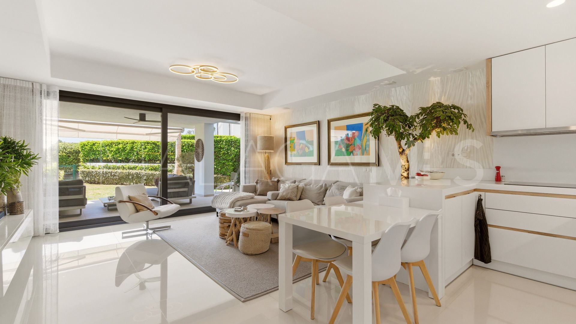 Buy apartamento planta baja in Las Terrazas de Atalaya with 2 bedrooms