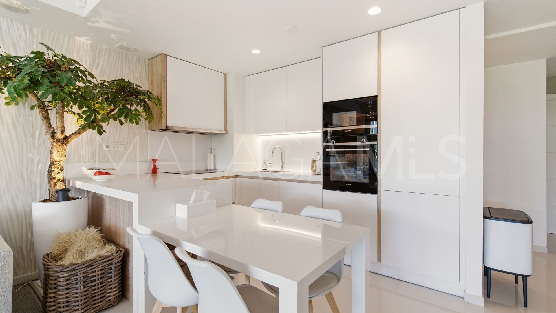 Buy apartamento planta baja in Las Terrazas de Atalaya with 2 bedrooms