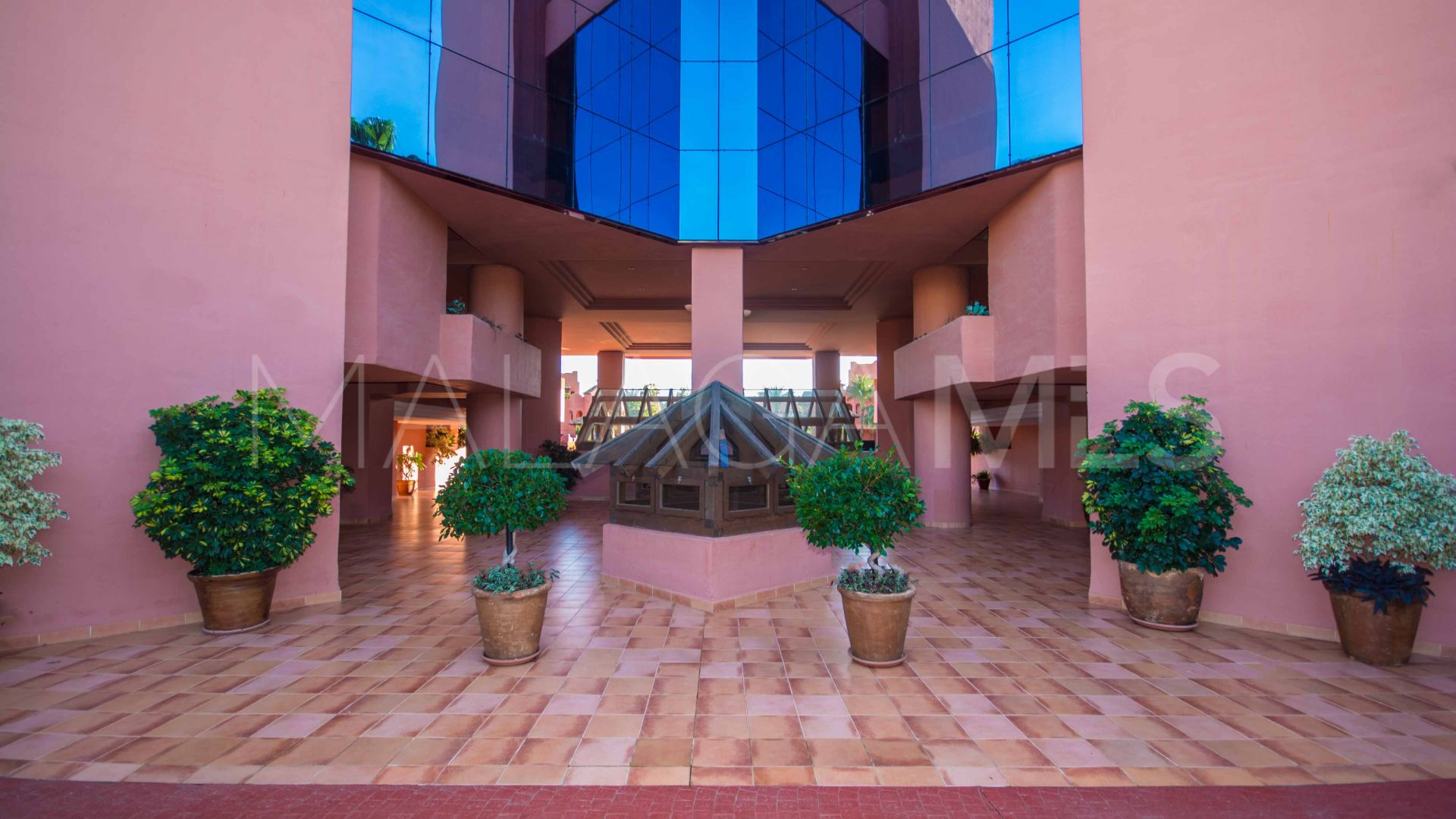 Ground floor apartment with 4 bedrooms for sale in Las Nayades