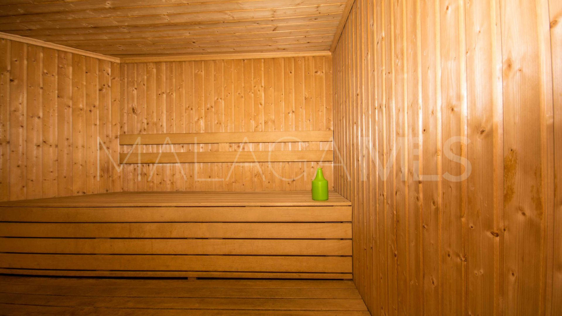 Ground floor apartment with 4 bedrooms for sale in Las Nayades