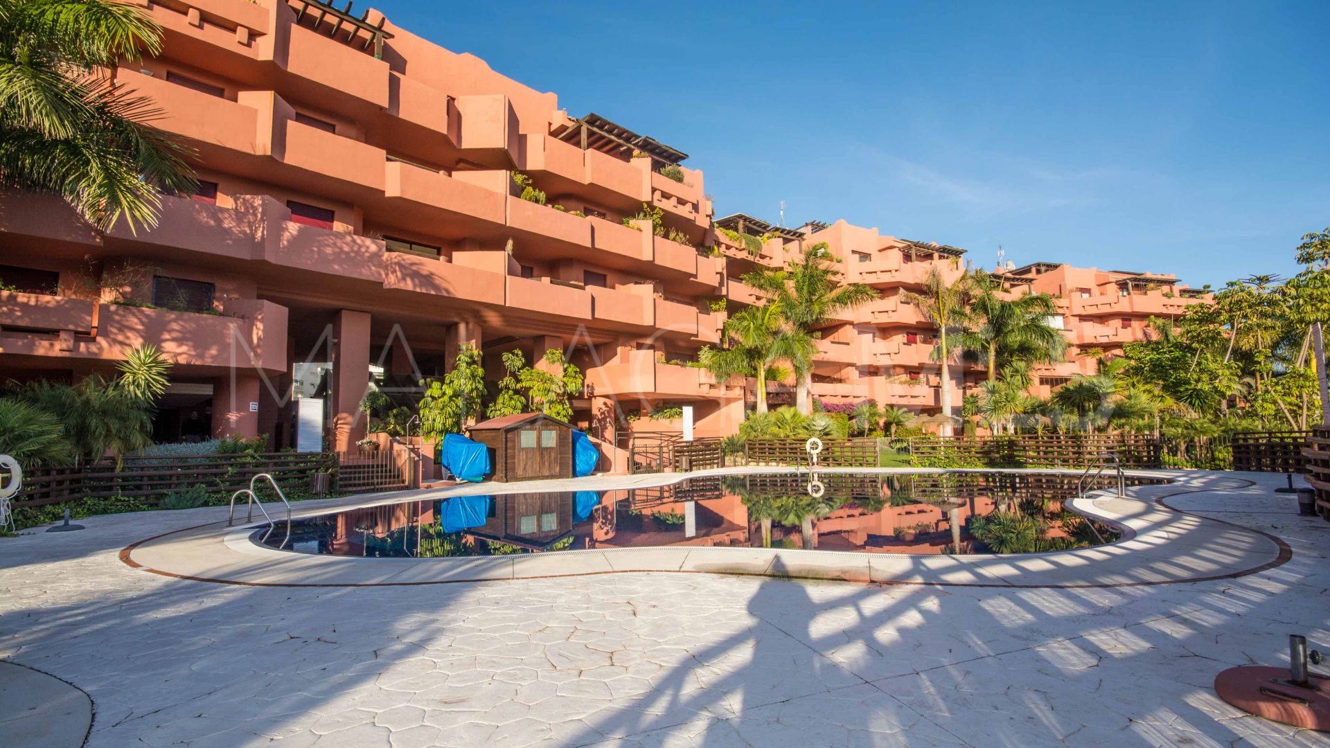 Ground floor apartment with 4 bedrooms for sale in Las Nayades