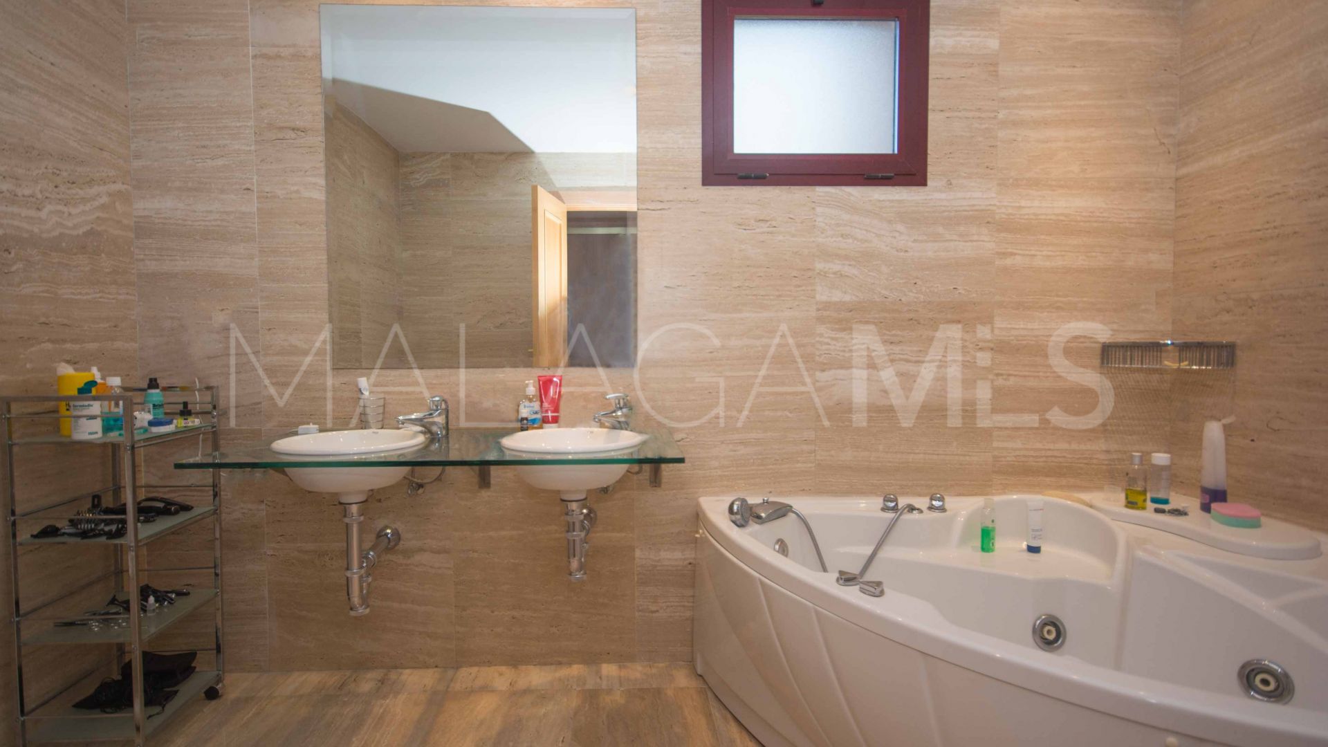 Ground floor apartment with 4 bedrooms for sale in Las Nayades