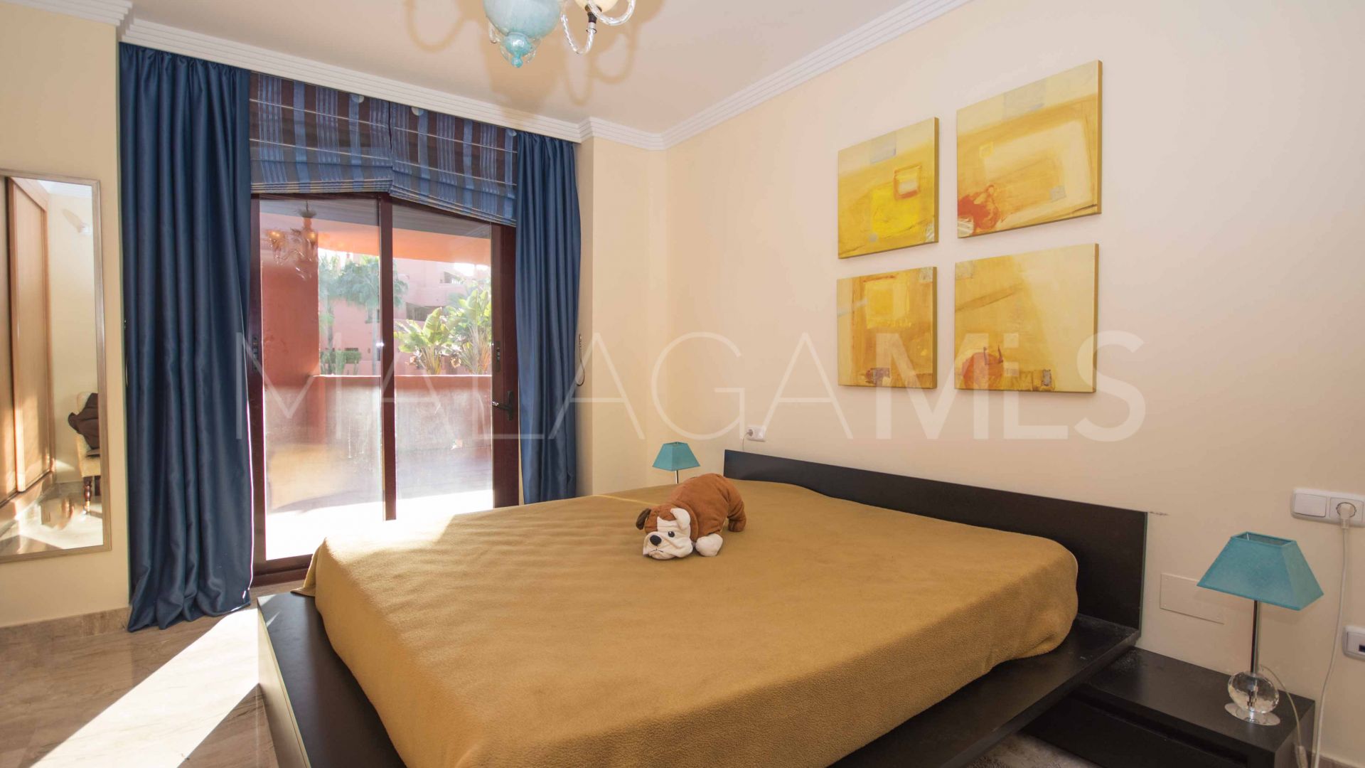 Ground floor apartment with 4 bedrooms for sale in Las Nayades