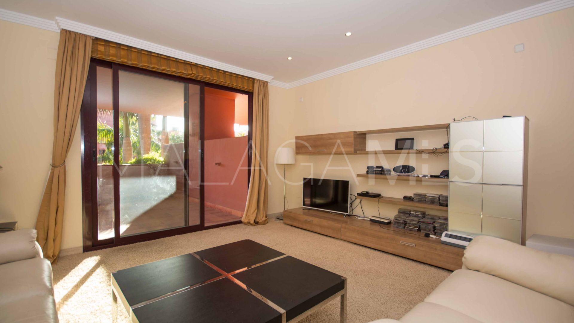 Ground floor apartment with 4 bedrooms for sale in Las Nayades