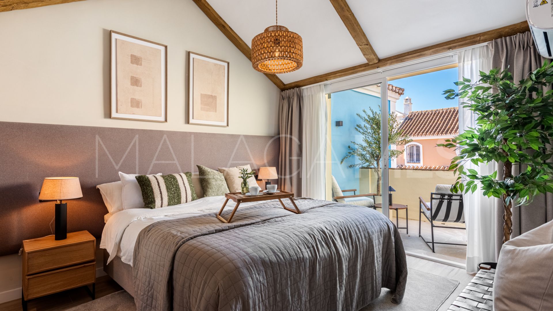 Buy town house in Nueva Andalucia