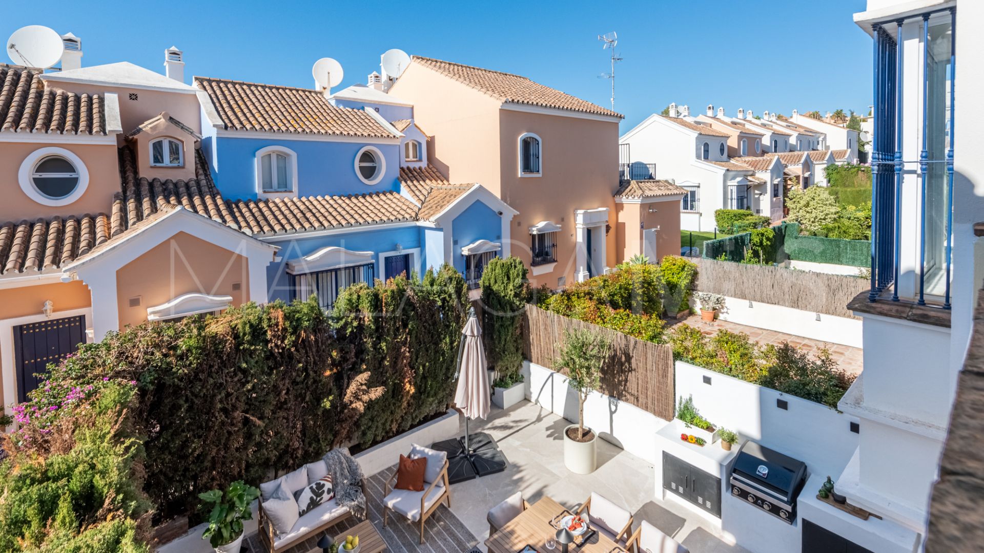 Buy town house in Nueva Andalucia