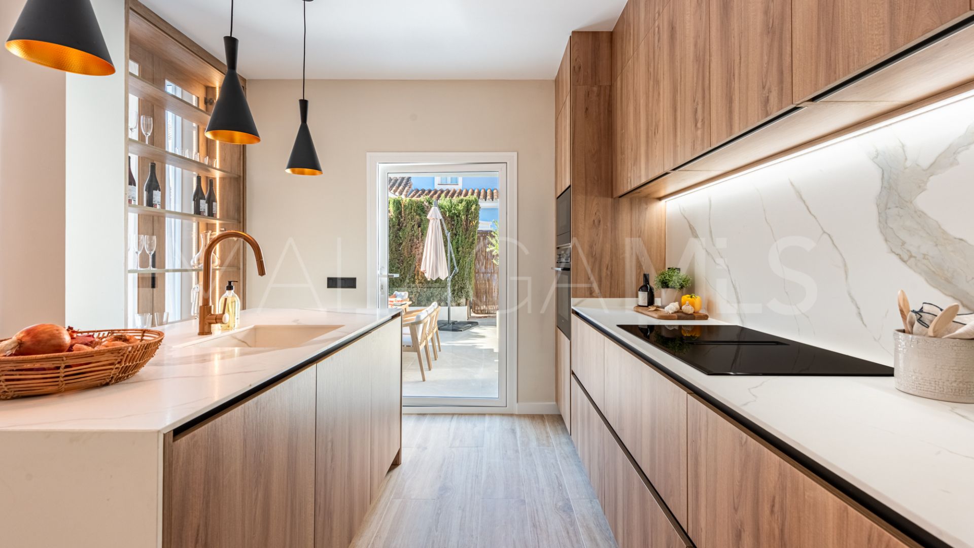 Buy town house in Nueva Andalucia
