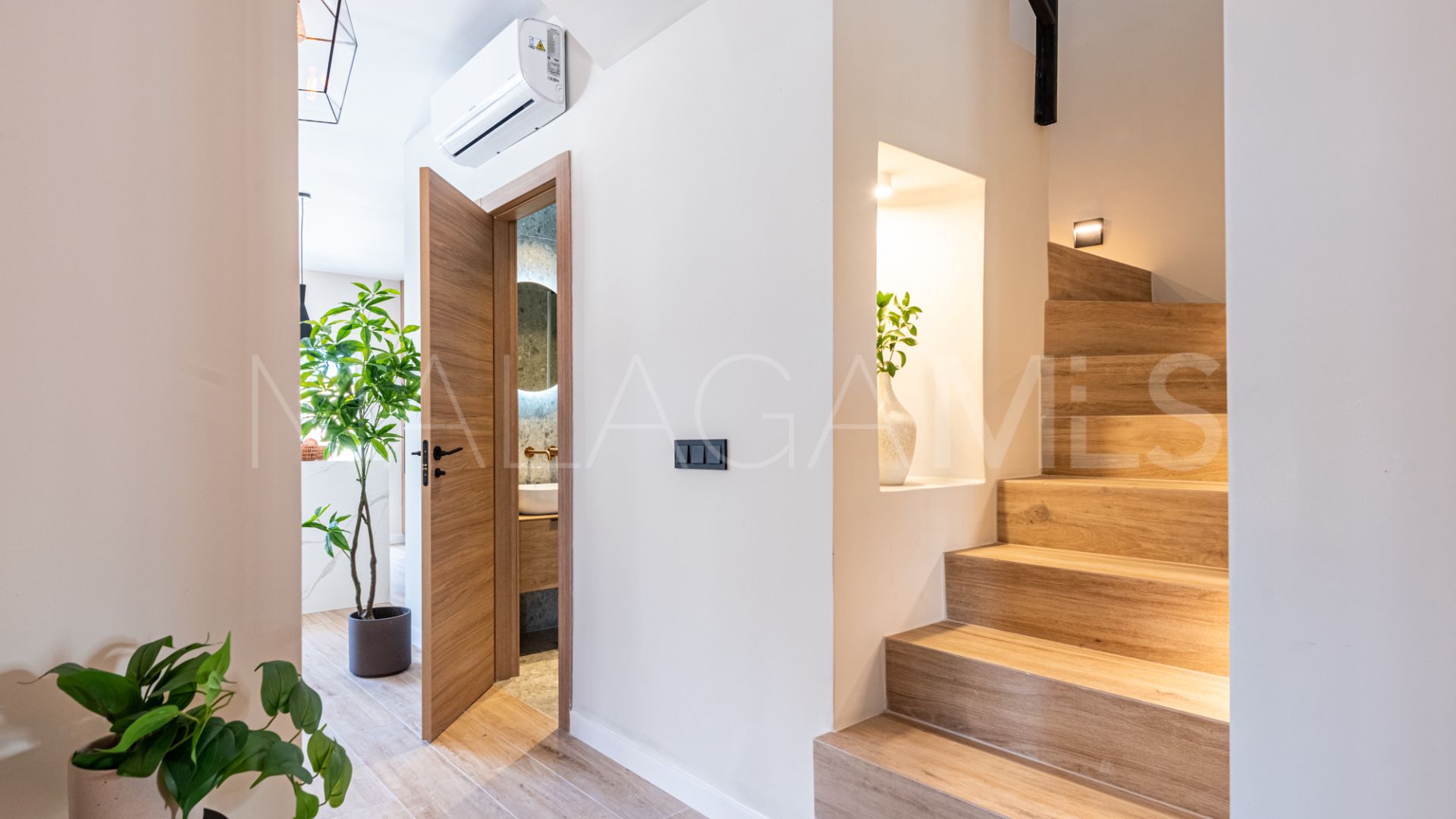 Buy town house in Nueva Andalucia