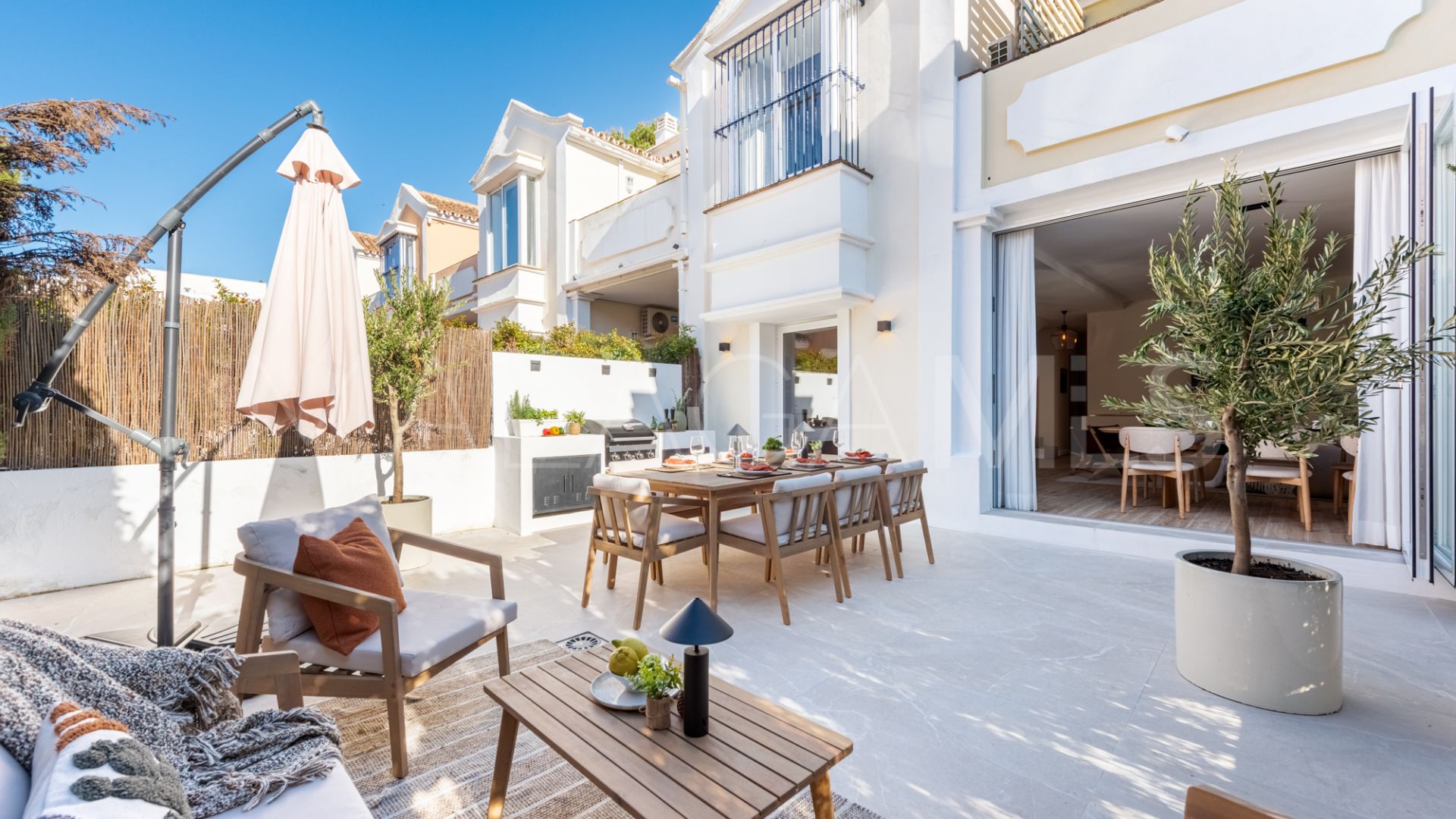 Buy town house in Nueva Andalucia