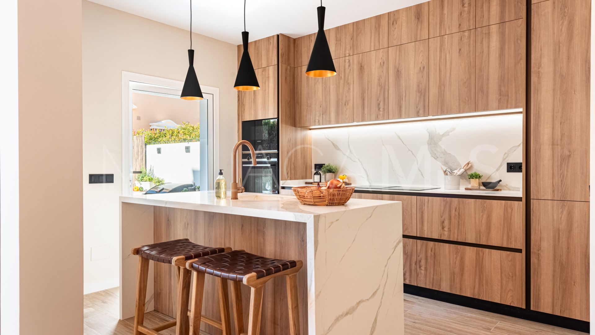 Buy town house in Nueva Andalucia