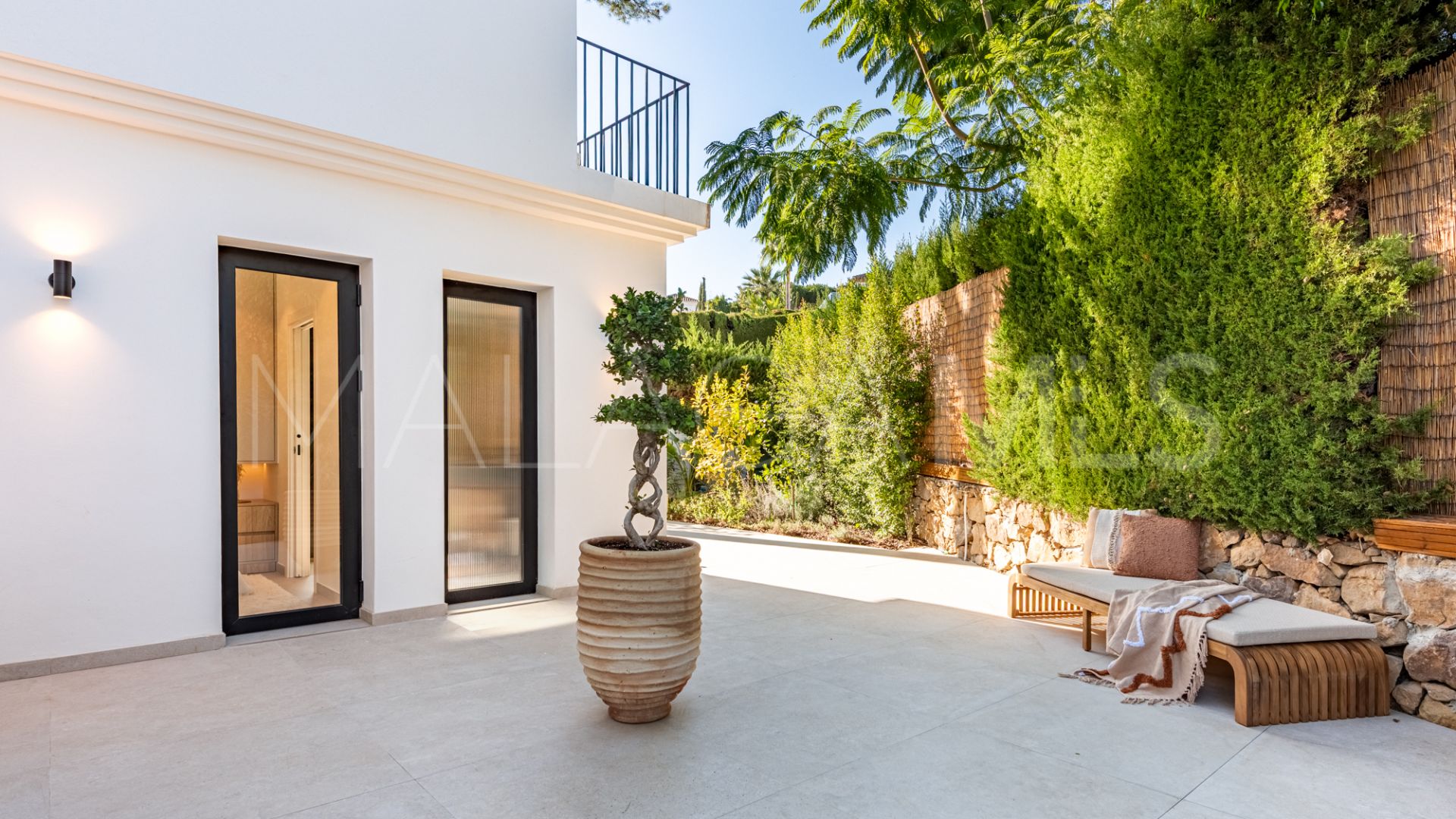 Buy villa in Nueva Andalucia with 4 bedrooms