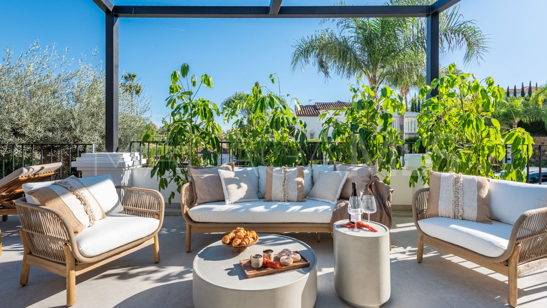 Buy villa in Nueva Andalucia with 4 bedrooms