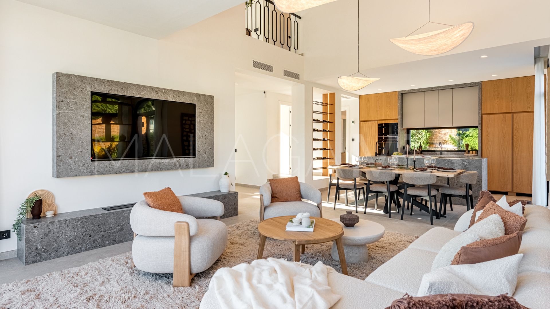 Buy villa in Nueva Andalucia with 4 bedrooms